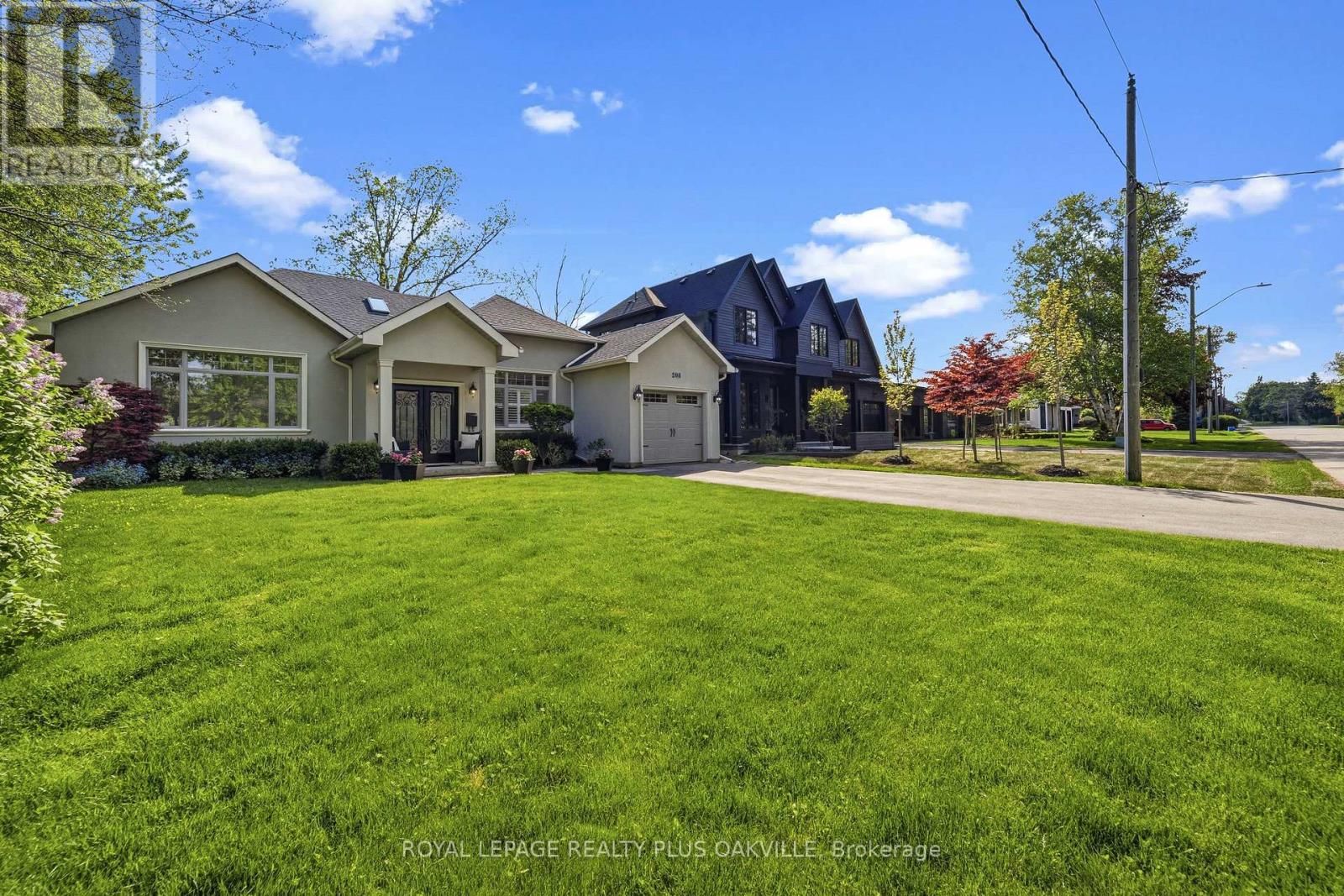 208 Mohawk Road, Oakville, Ontario  L6L 2Z2 - Photo 3 - W13150748