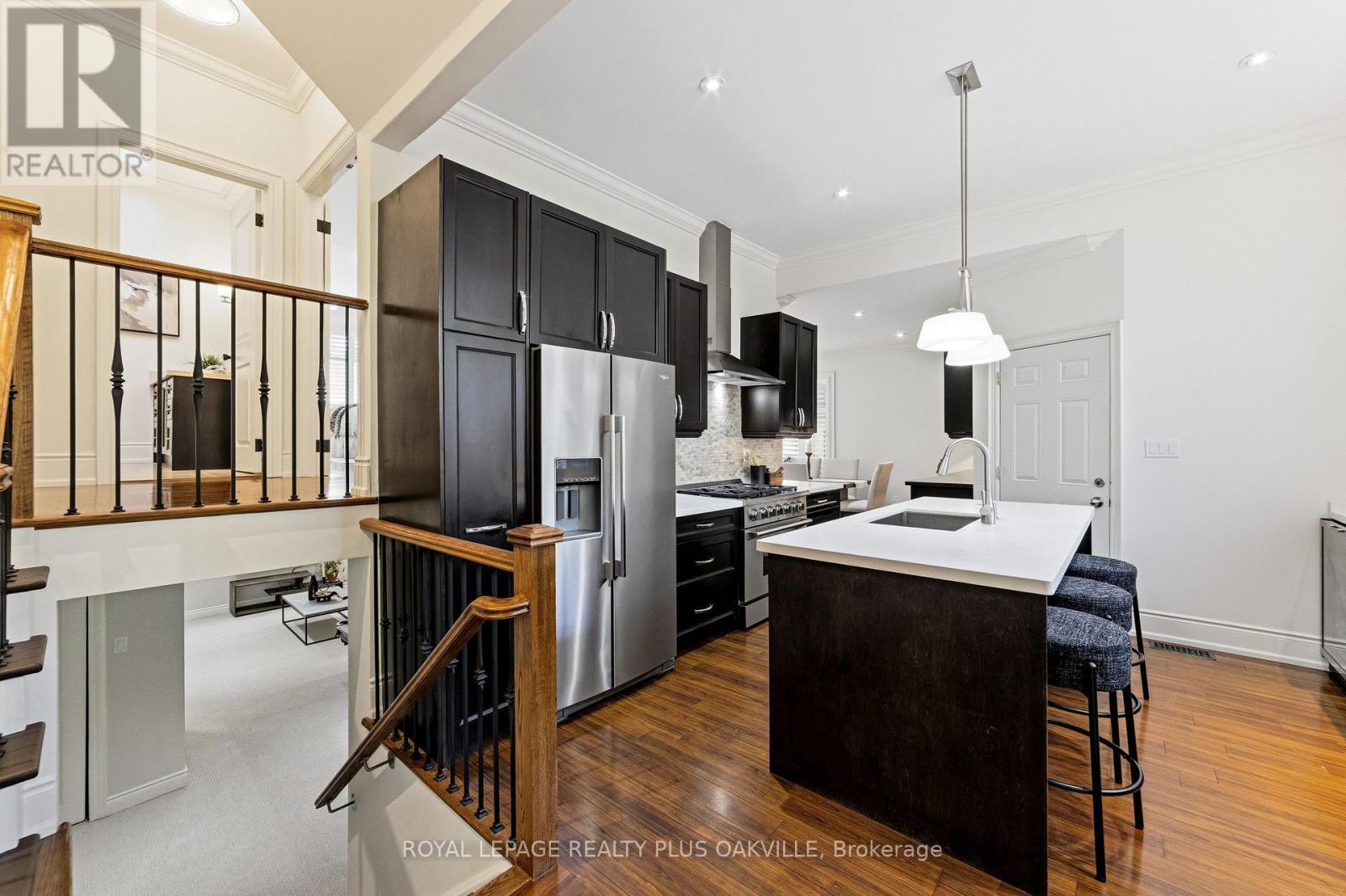 208 Mohawk Road, Oakville, Ontario  L6L 2Z2 - Photo 6 - W13150748