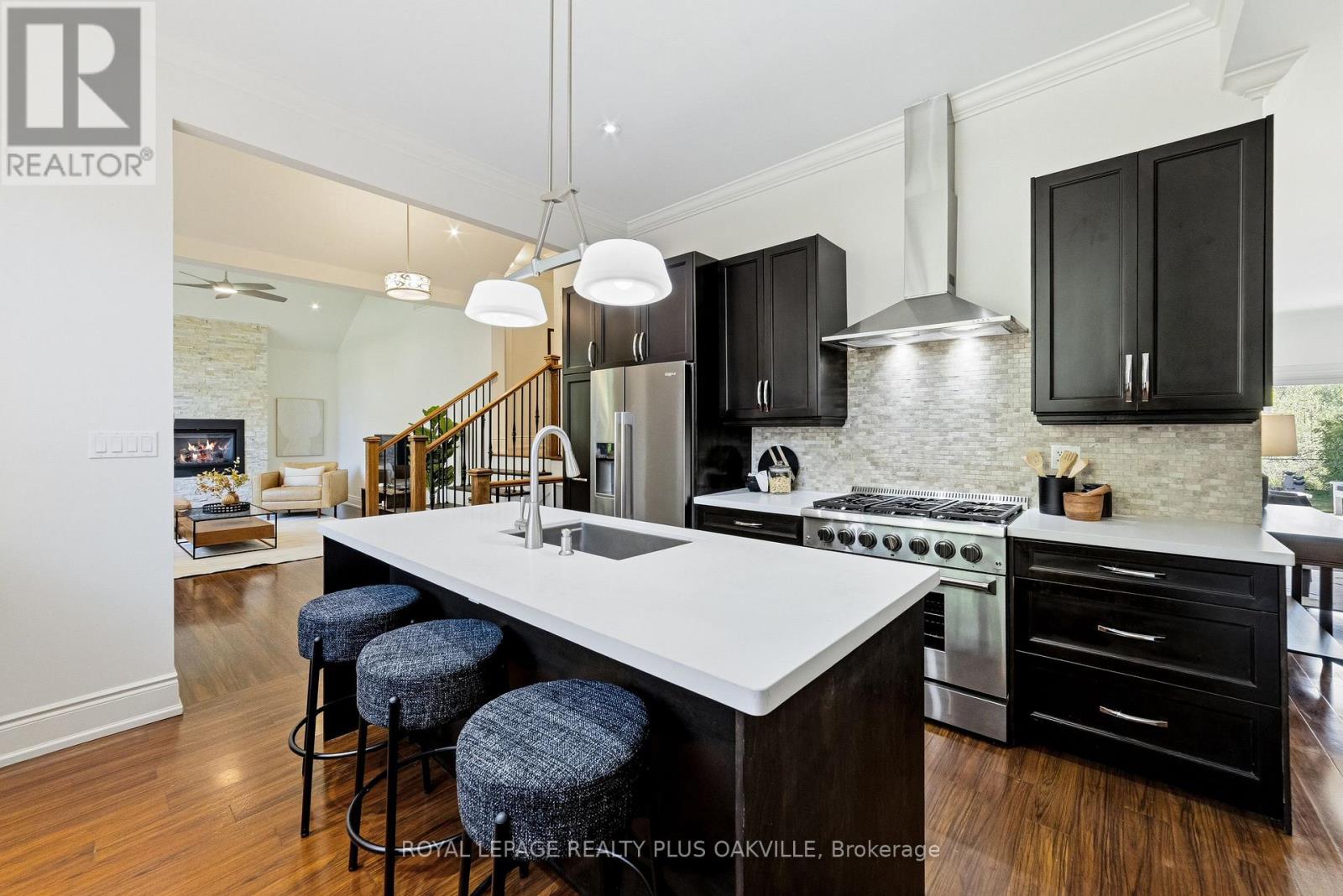 208 Mohawk Road, Oakville, Ontario  L6L 2Z2 - Photo 8 - W13150748