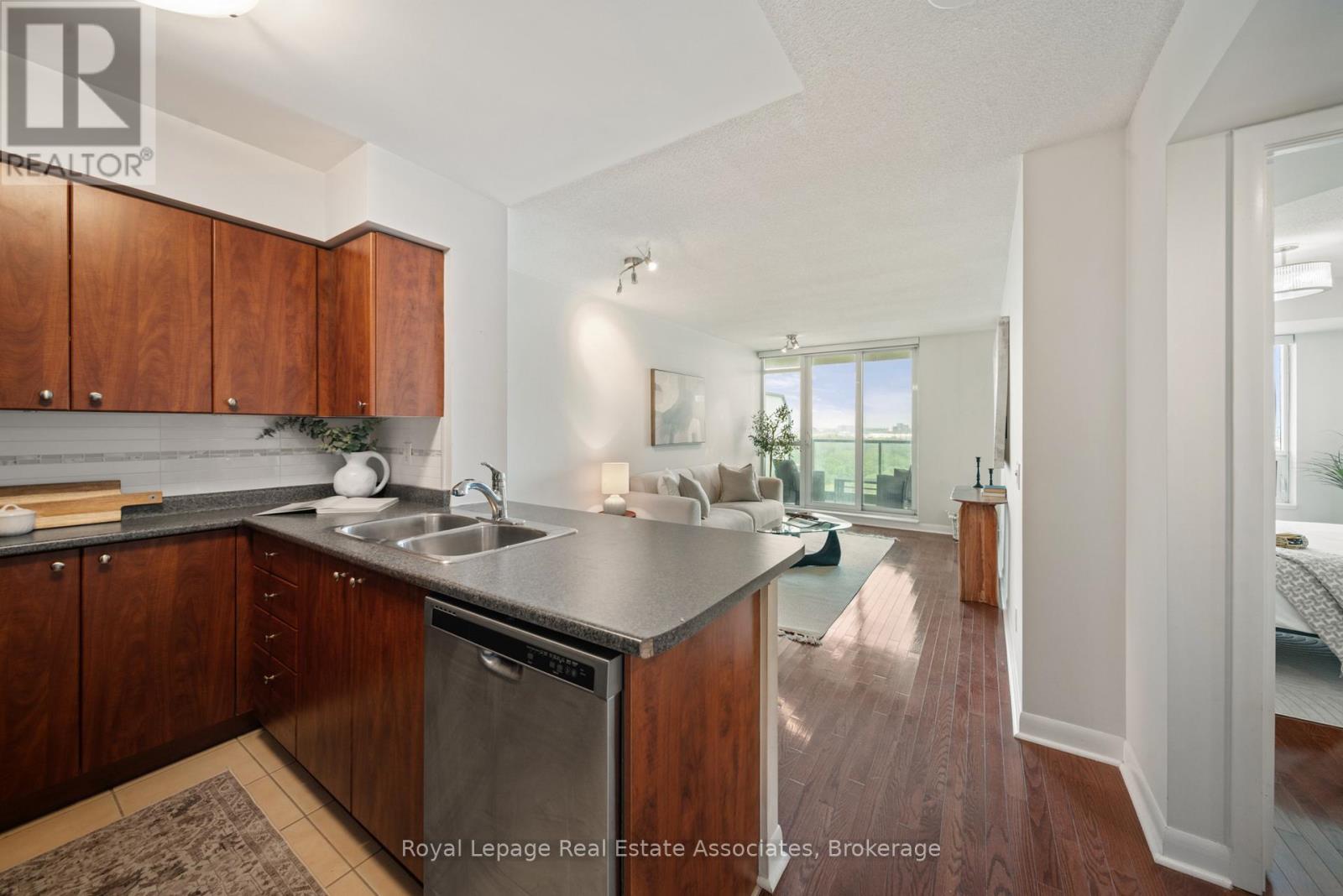 1601 - 225 Sherway Gardens Road, Toronto, Ontario M9C 0A3 - Photo 6 - W13150796