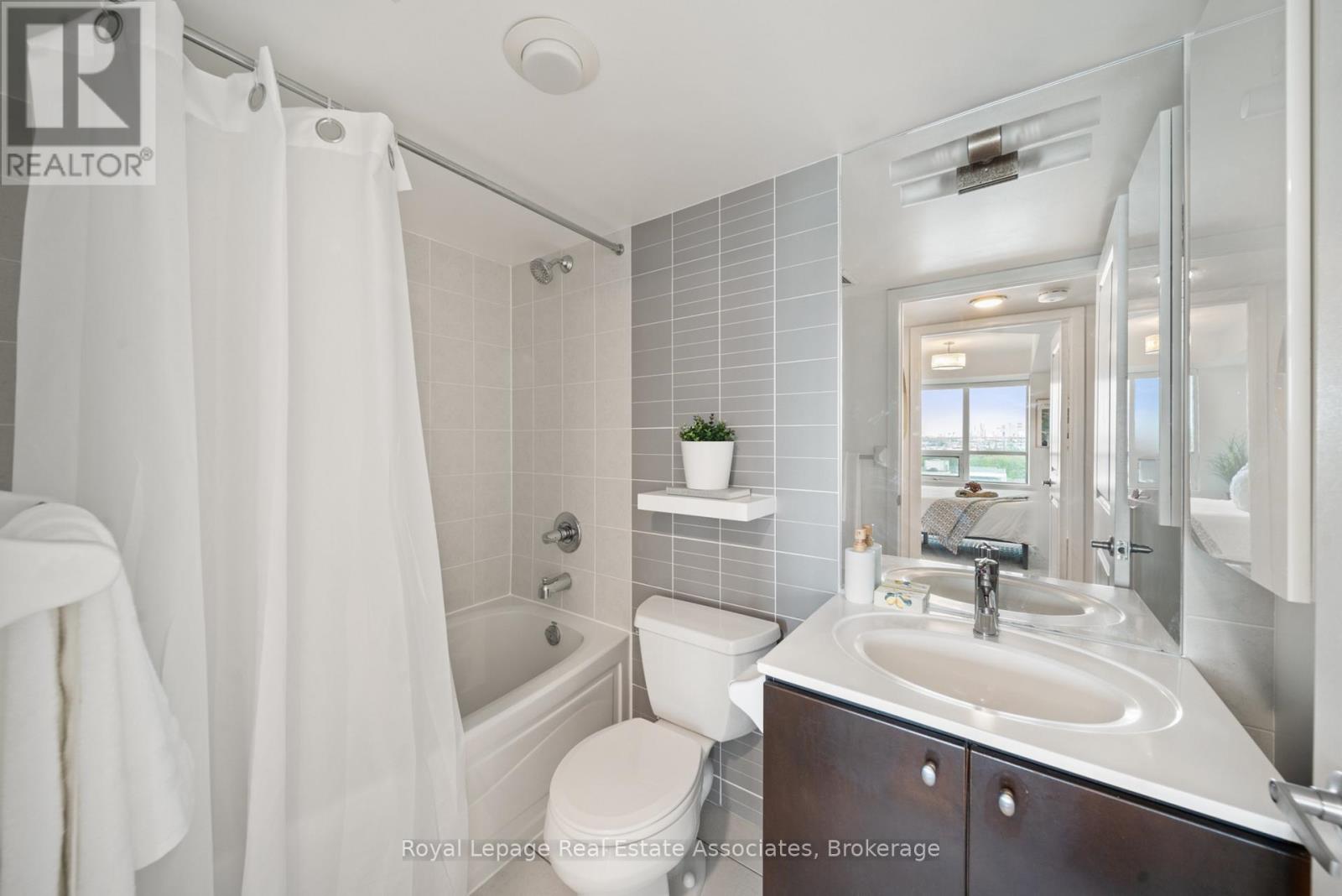 1601 - 225 Sherway Gardens Road, Toronto, Ontario M9C 0A3 - Photo 9 - W13150796