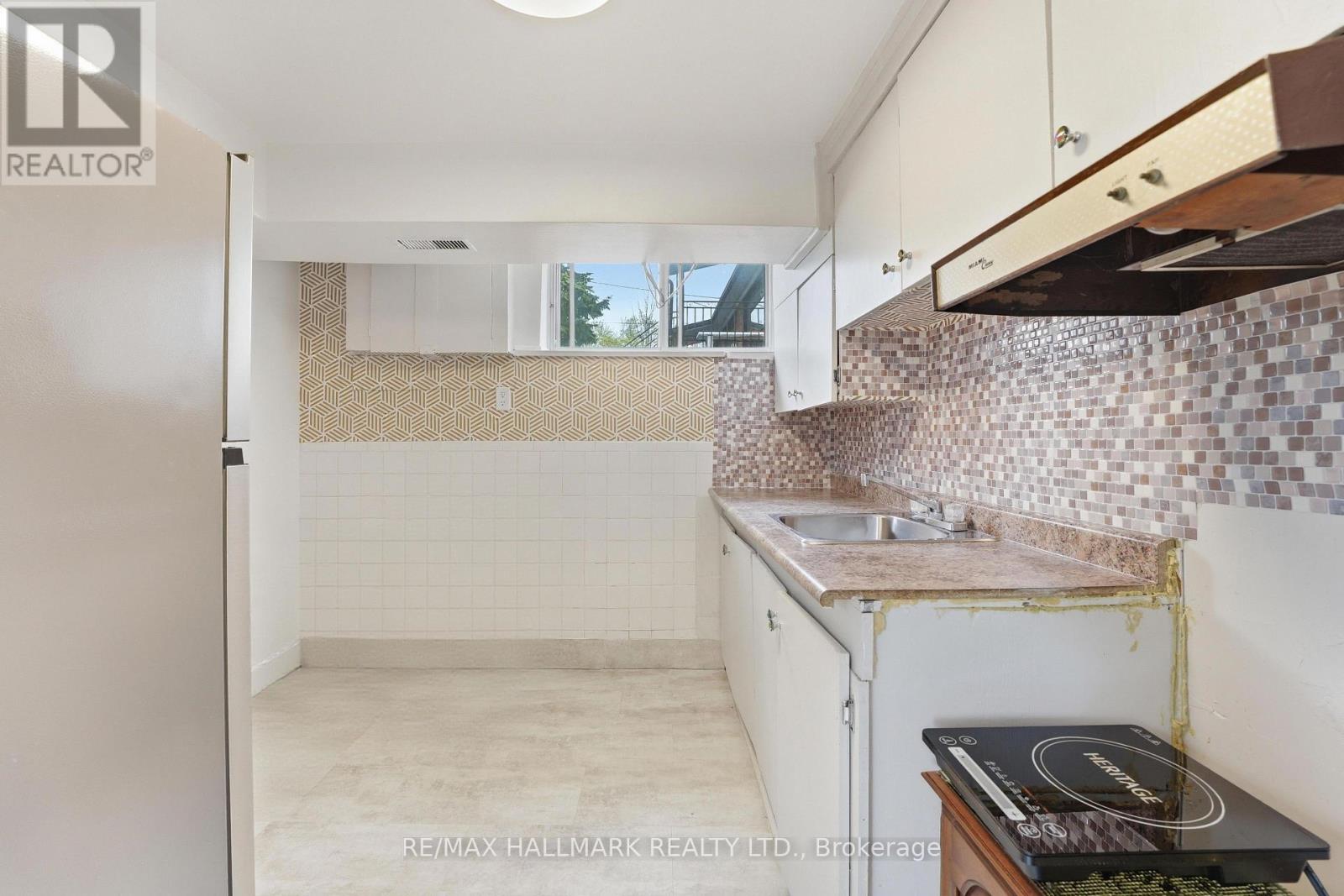 54 Gotham Court, Toronto, Ontario  M6M 2N8 - Photo 11 - W13150820