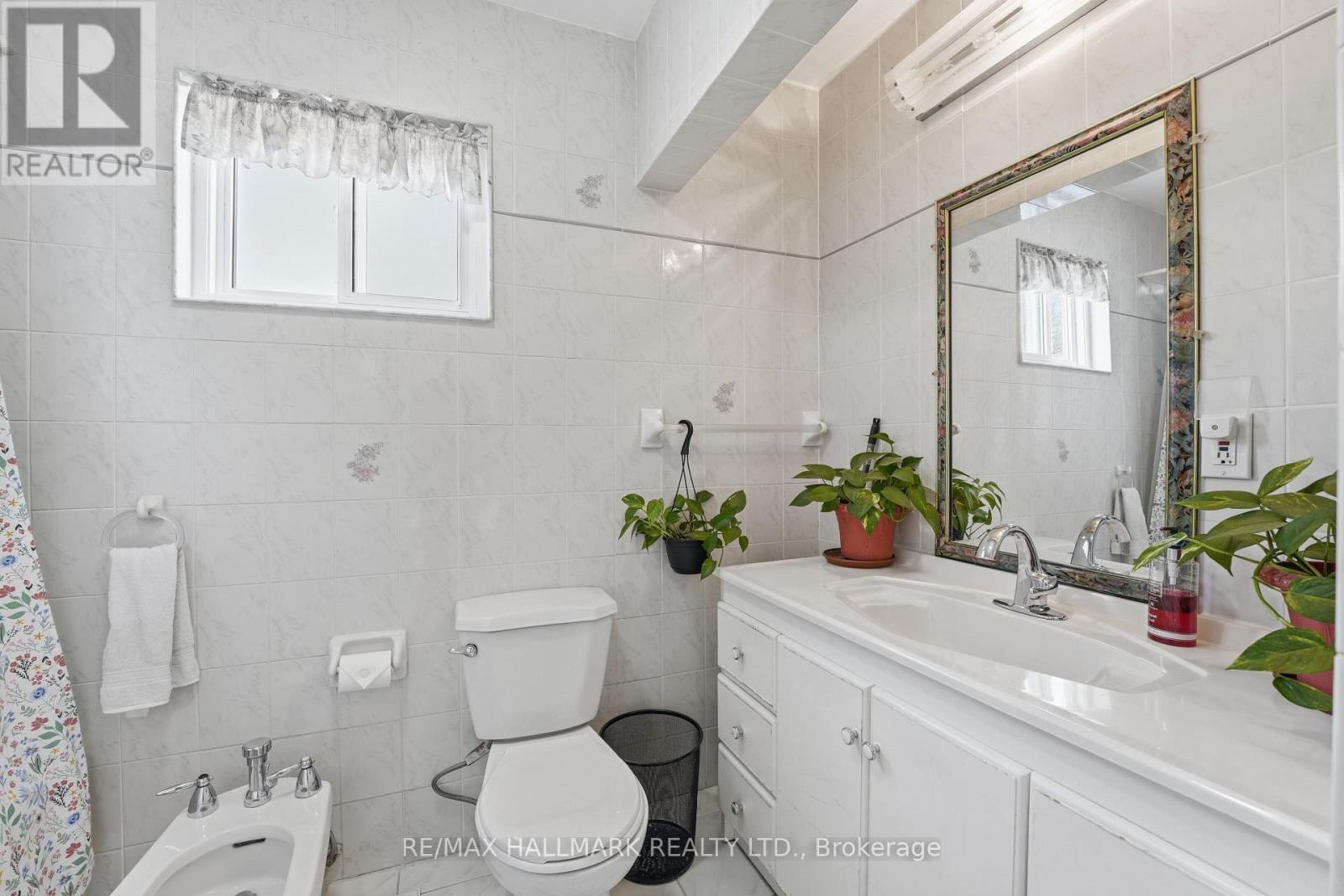 54 Gotham Court, Toronto, Ontario  M6M 2N8 - Photo 16 - W13150820