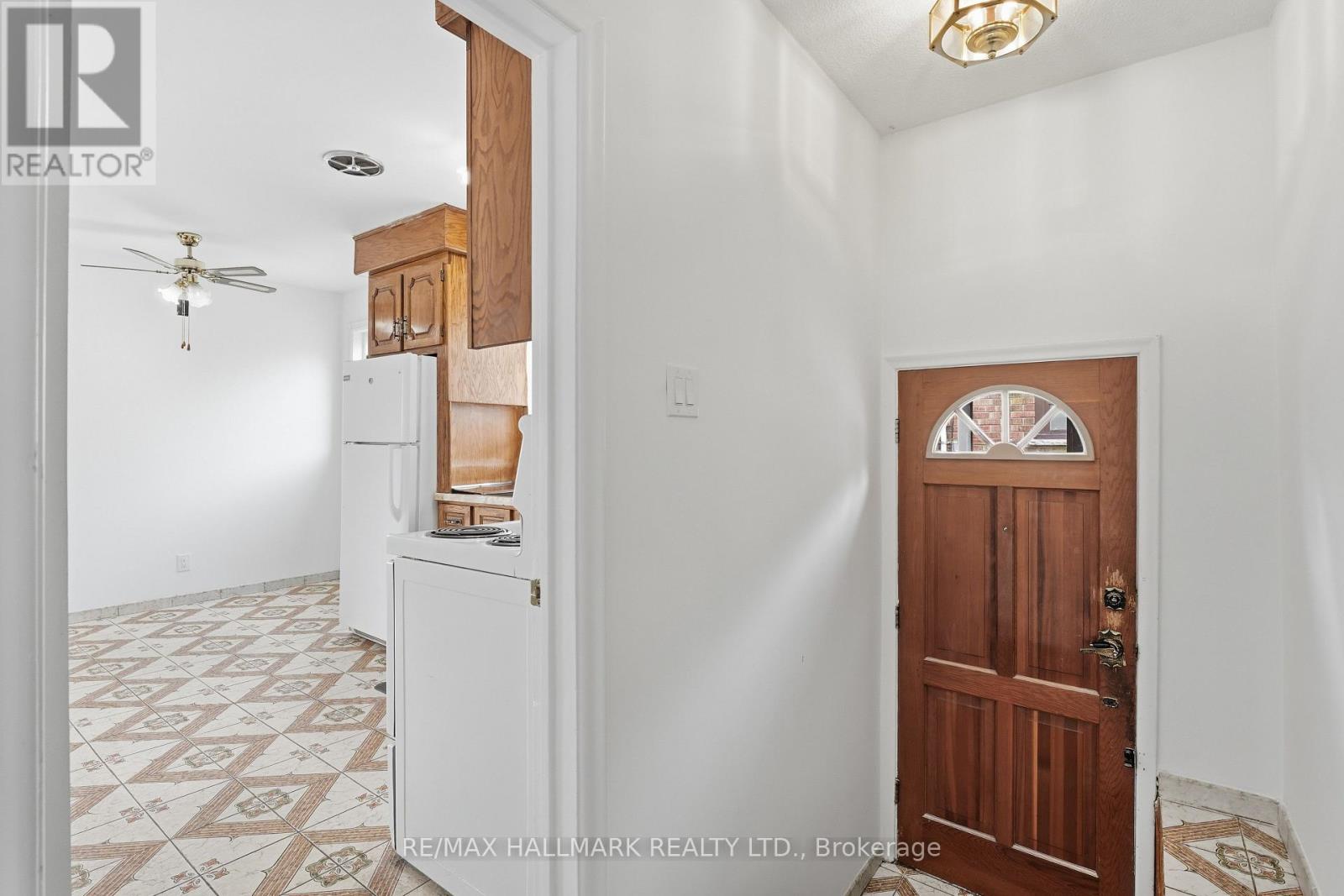 54 Gotham Court, Toronto, Ontario  M6M 2N8 - Photo 3 - W13150820