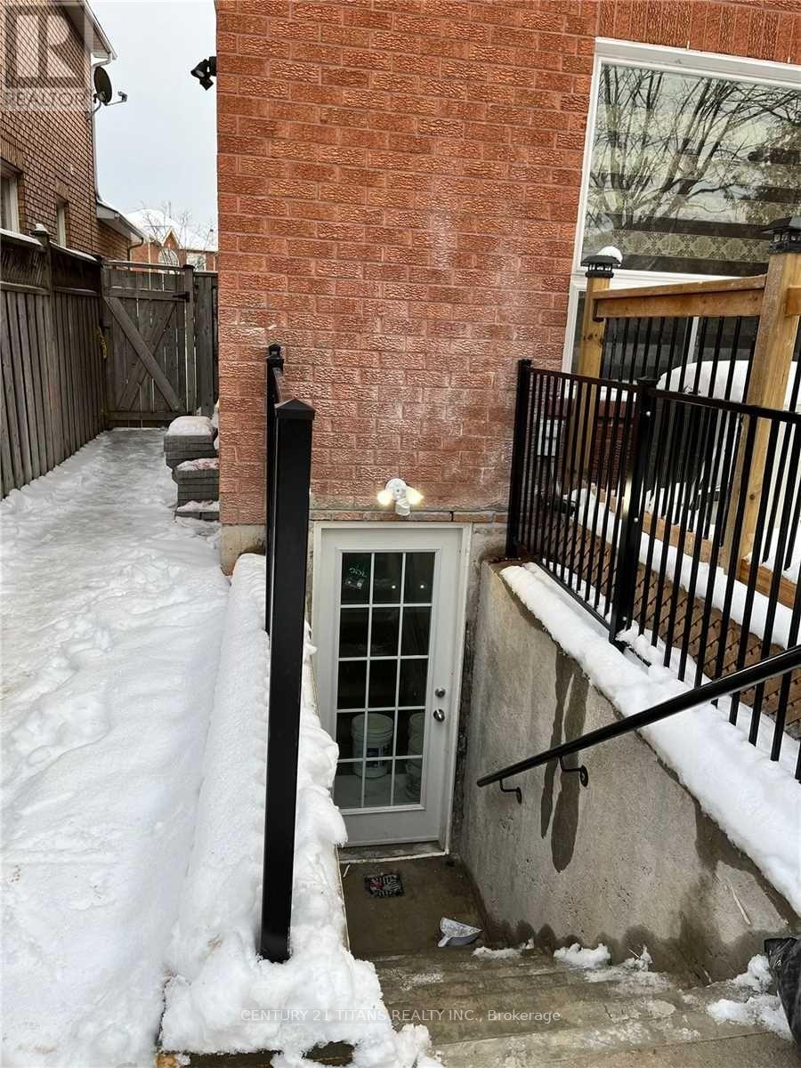 Bsmt - 1561 Astrella Crescent, Mississauga, Ontario  L5M 5A1 - Photo 8 - W13150892