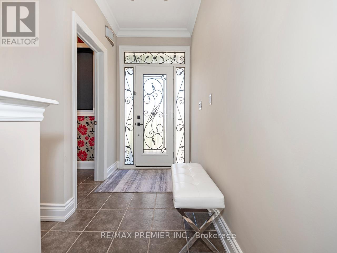 6 Lockburn Crescent, Brampton, Ontario  L7A 3W7 - Photo 4 - W13150154