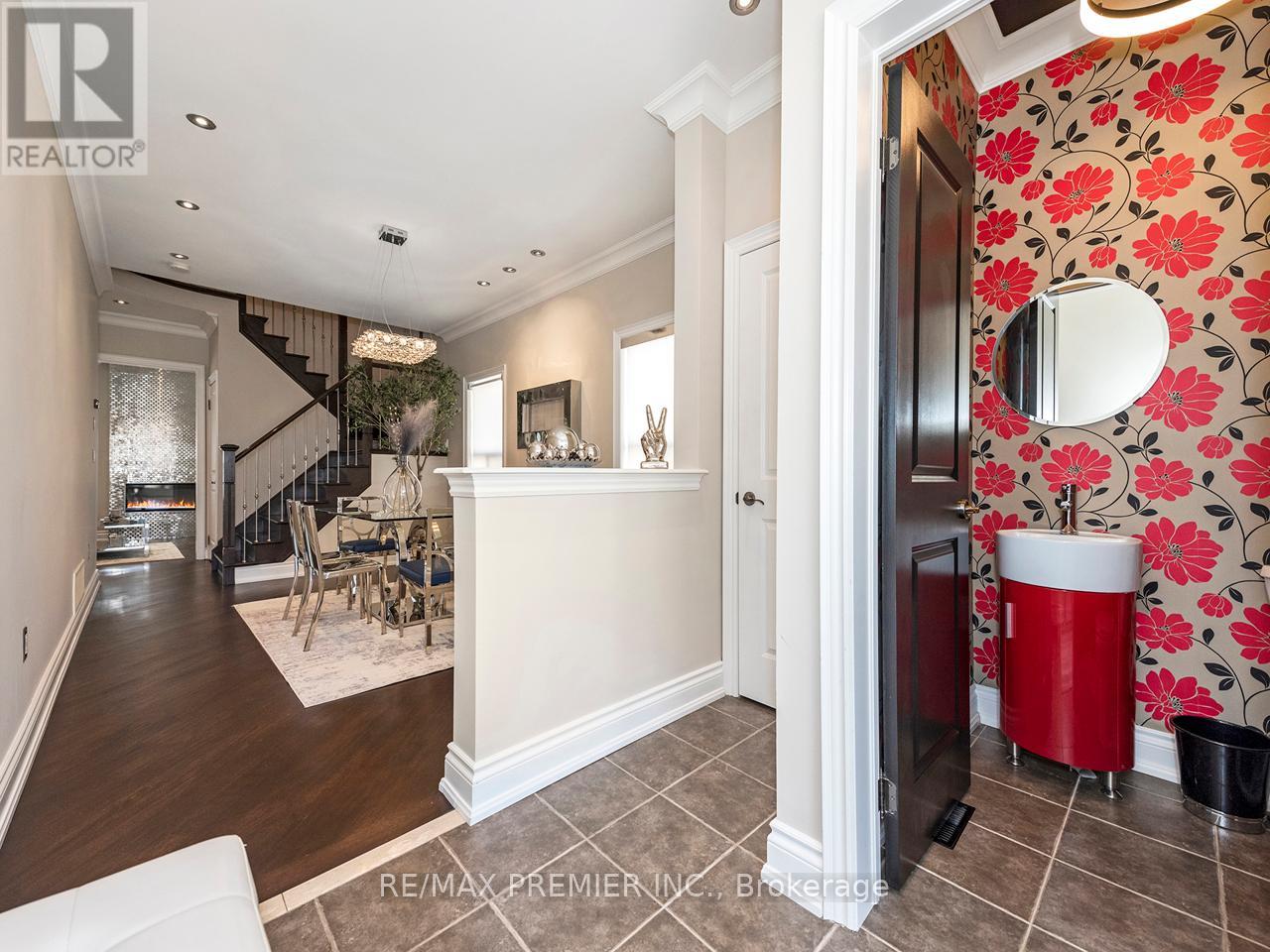 6 Lockburn Crescent, Brampton, Ontario  L7A 3W7 - Photo 5 - W13150154