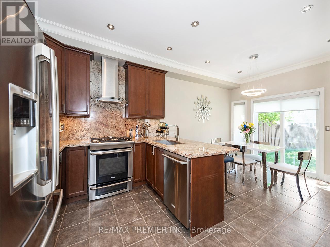 6 Lockburn Crescent, Brampton, Ontario  L7A 3W7 - Photo 11 - W13150154