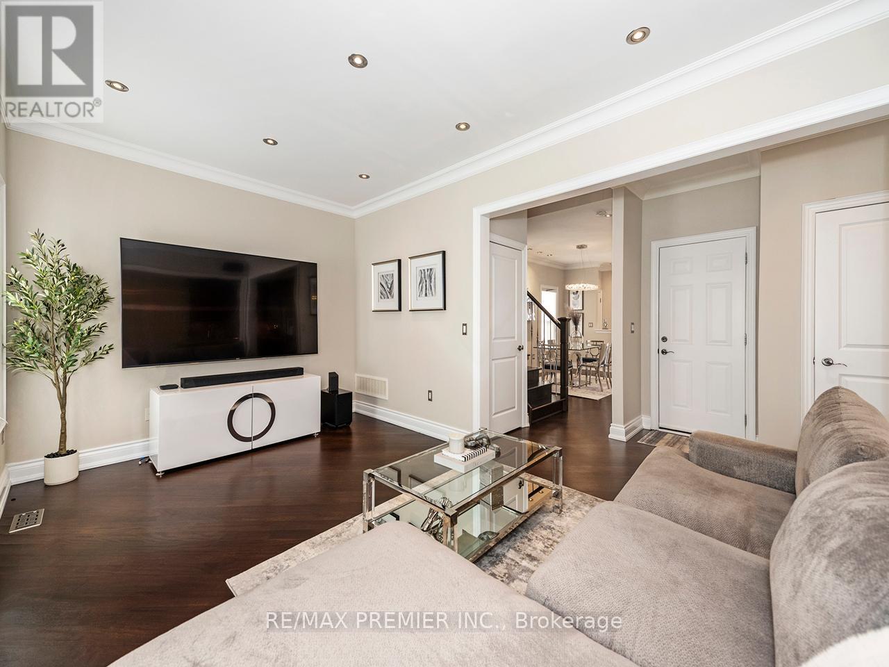 6 Lockburn Crescent, Brampton, Ontario  L7A 3W7 - Photo 9 - W13150154