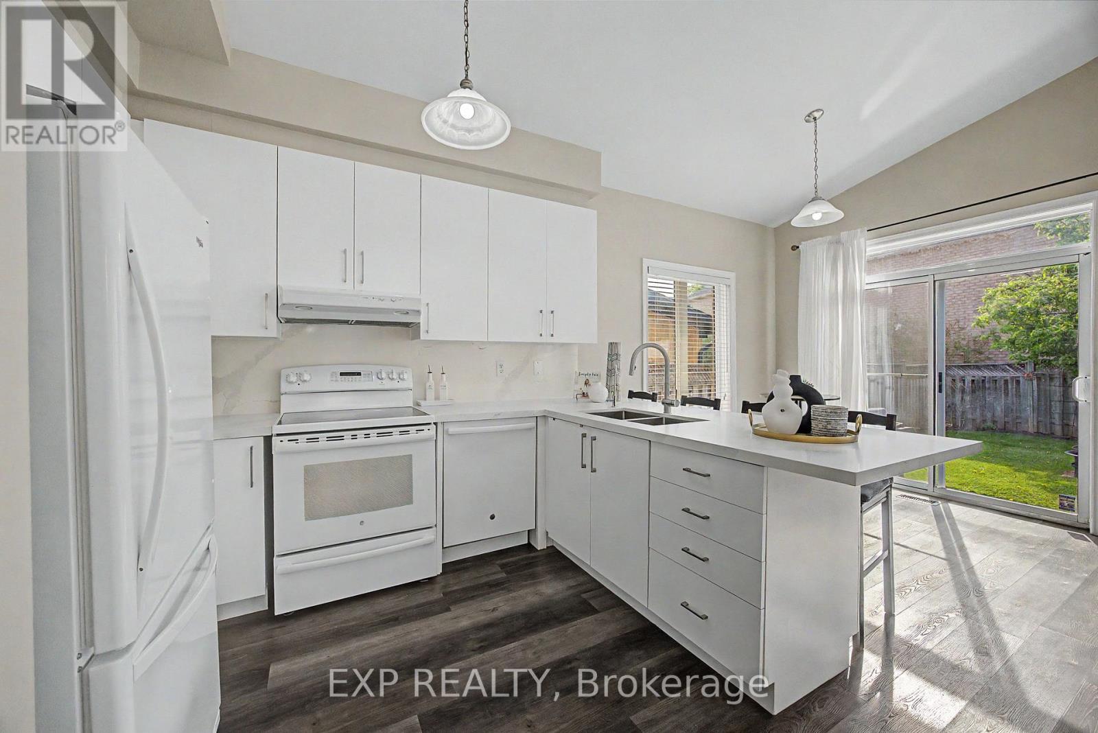 379 Grovehill Road, Oakville, Ontario L6H 6P3 - Photo 8 - W13150448
