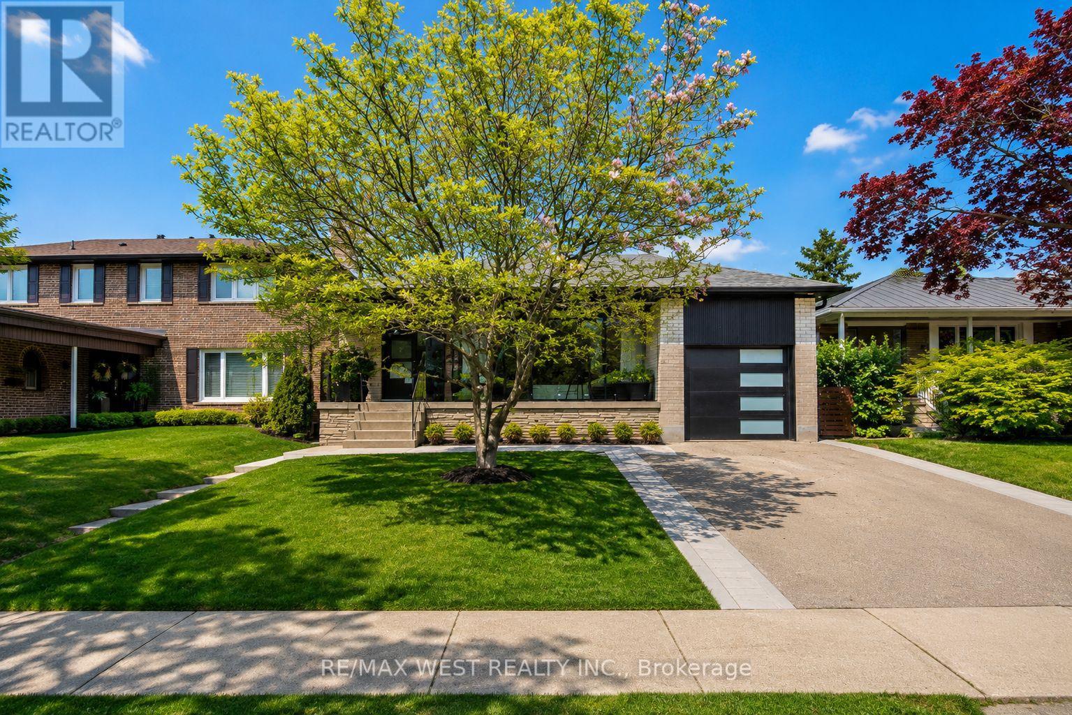 18 Torrington Drive, Toronto, Ontario  M9C 3V5 - Photo 5 - W13150326