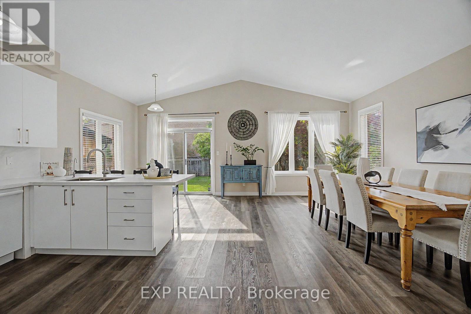 379 Grovehill Road, Oakville, Ontario L6H 6P3 - Photo 6 - W13150448