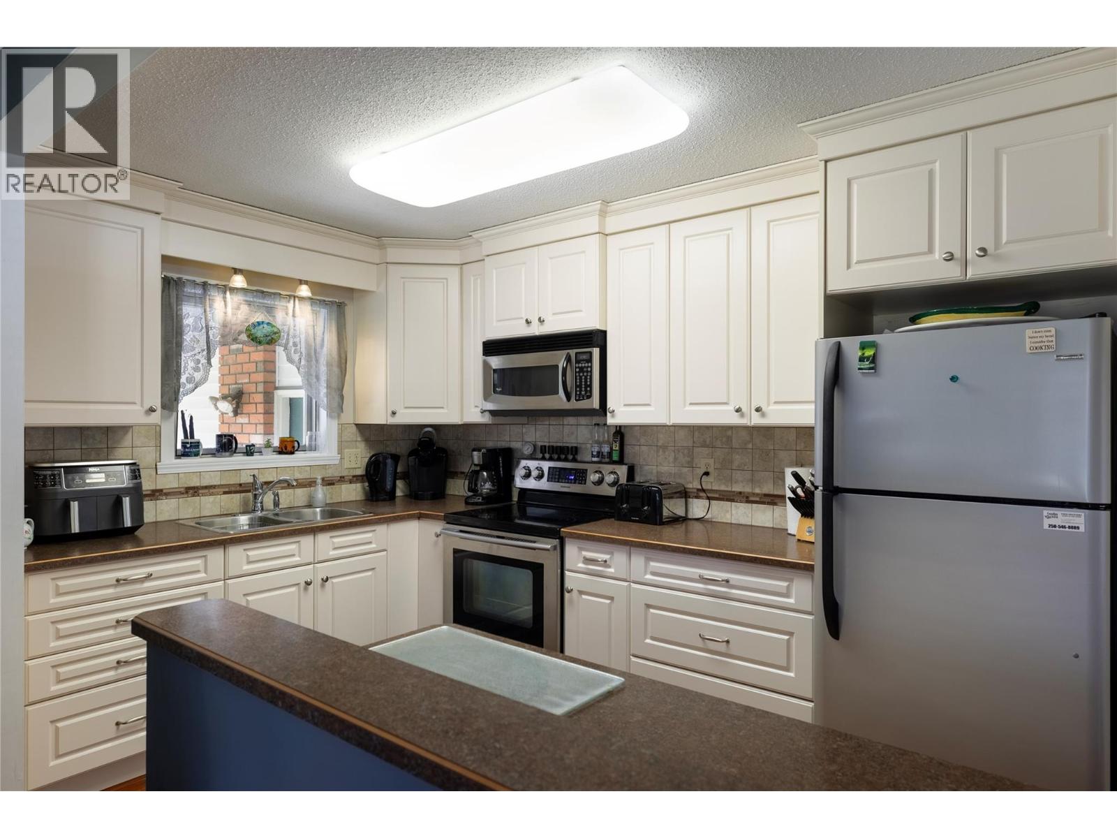 3035 Hayden Drive, Armstrong, British Columbia  V0E 1B1 - Photo 4 - 10387617