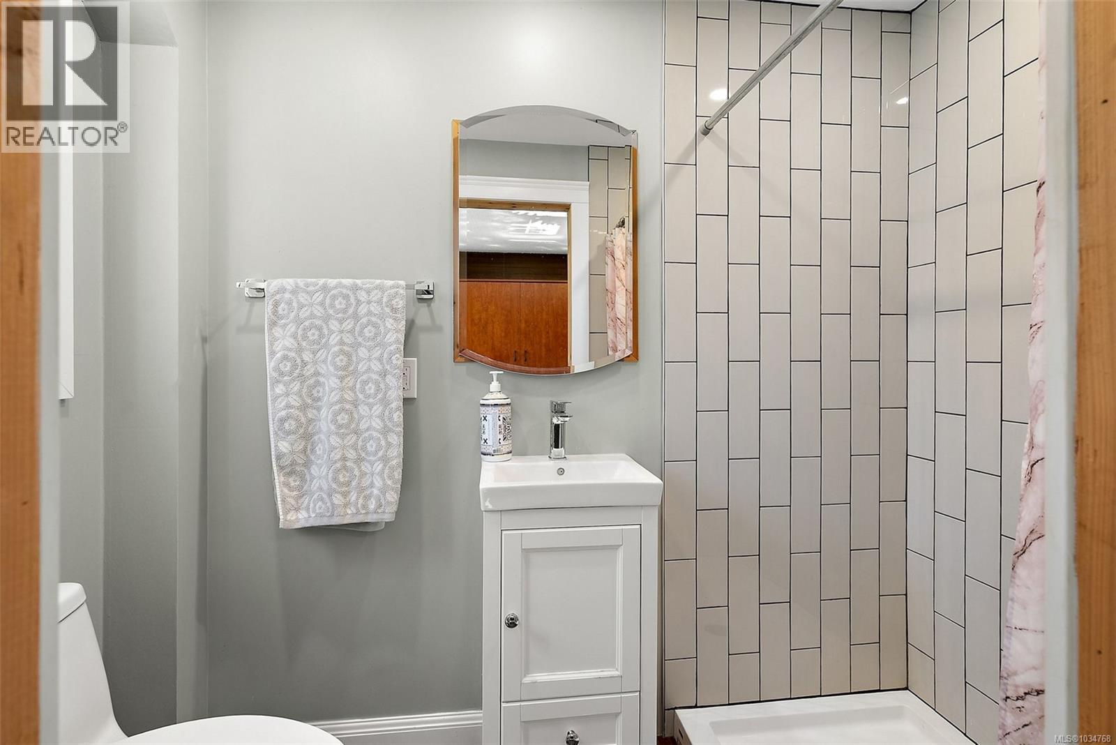 4561 Bissenden Pl, Saanich, British Columbia  V8N 3K5 - Photo 36 - 1034768