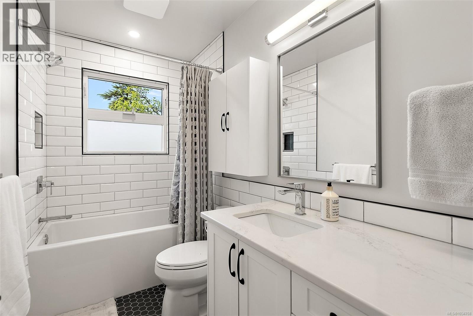 4561 Bissenden Pl, Saanich, British Columbia  V8N 3K5 - Photo 48 - 1034768