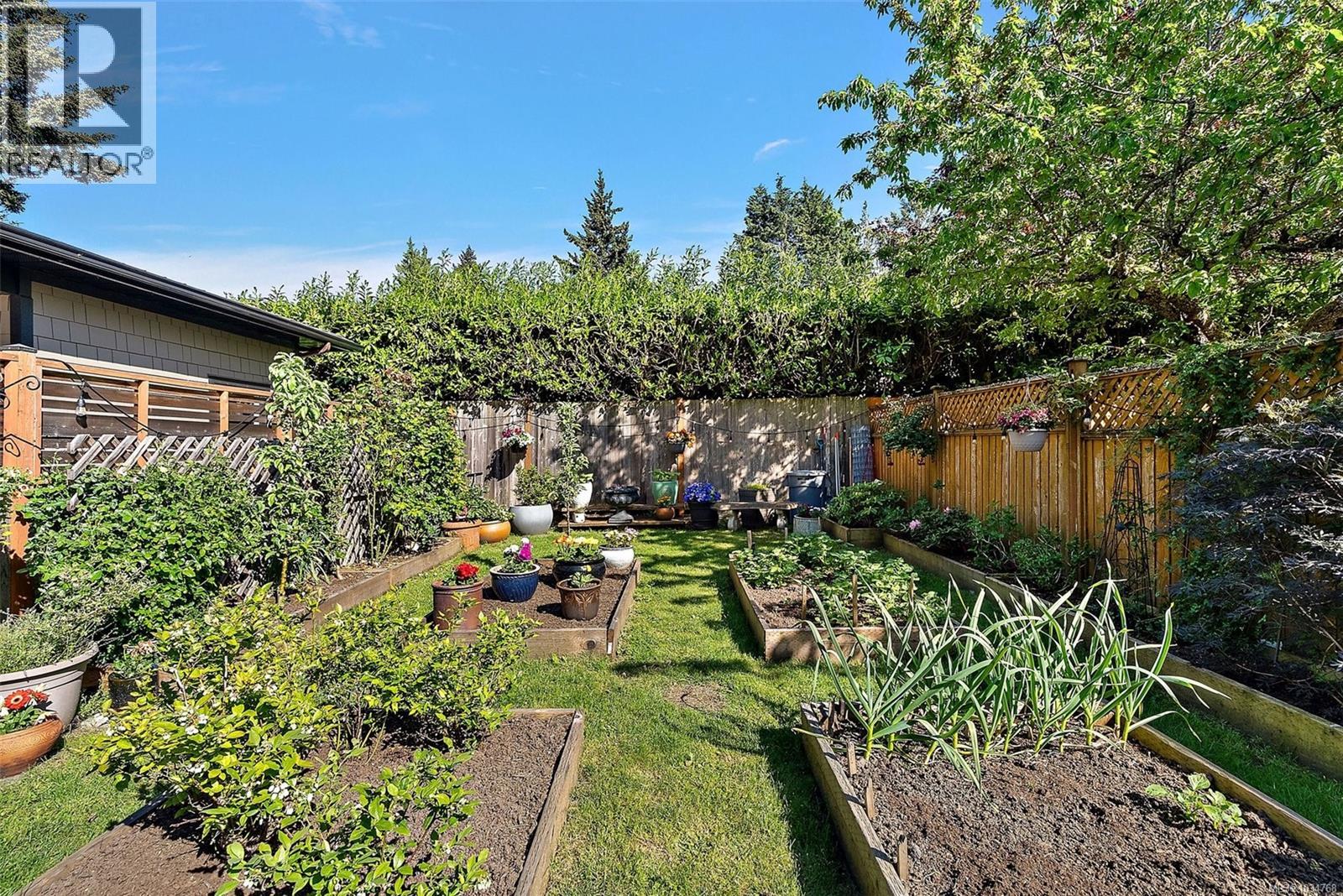 4561 Bissenden Pl, Saanich, British Columbia  V8N 3K5 - Photo 55 - 1034768