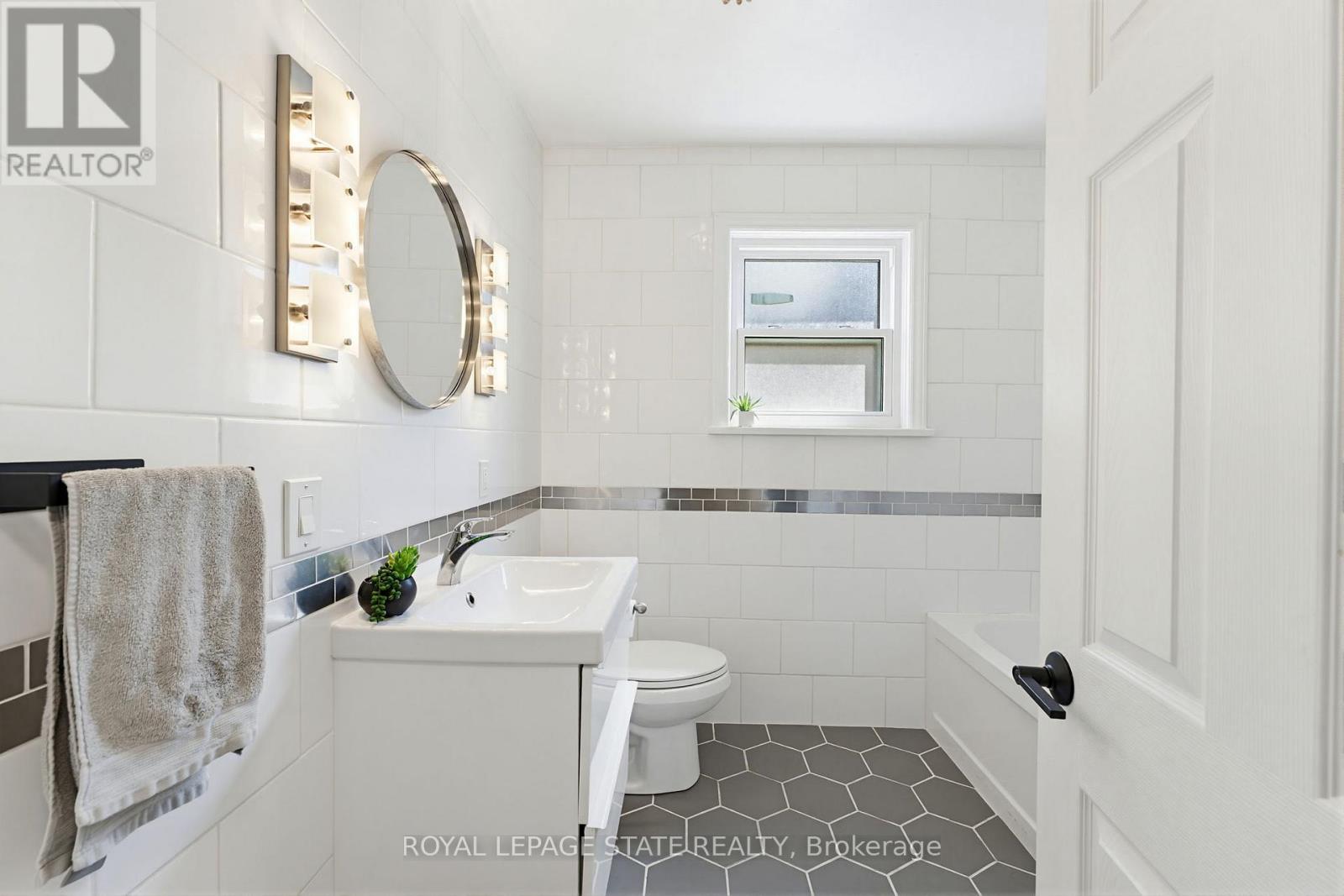140 Parkdale Avenue, Hamilton, Ontario  L8K 3P4 - Photo 20 - X13150780