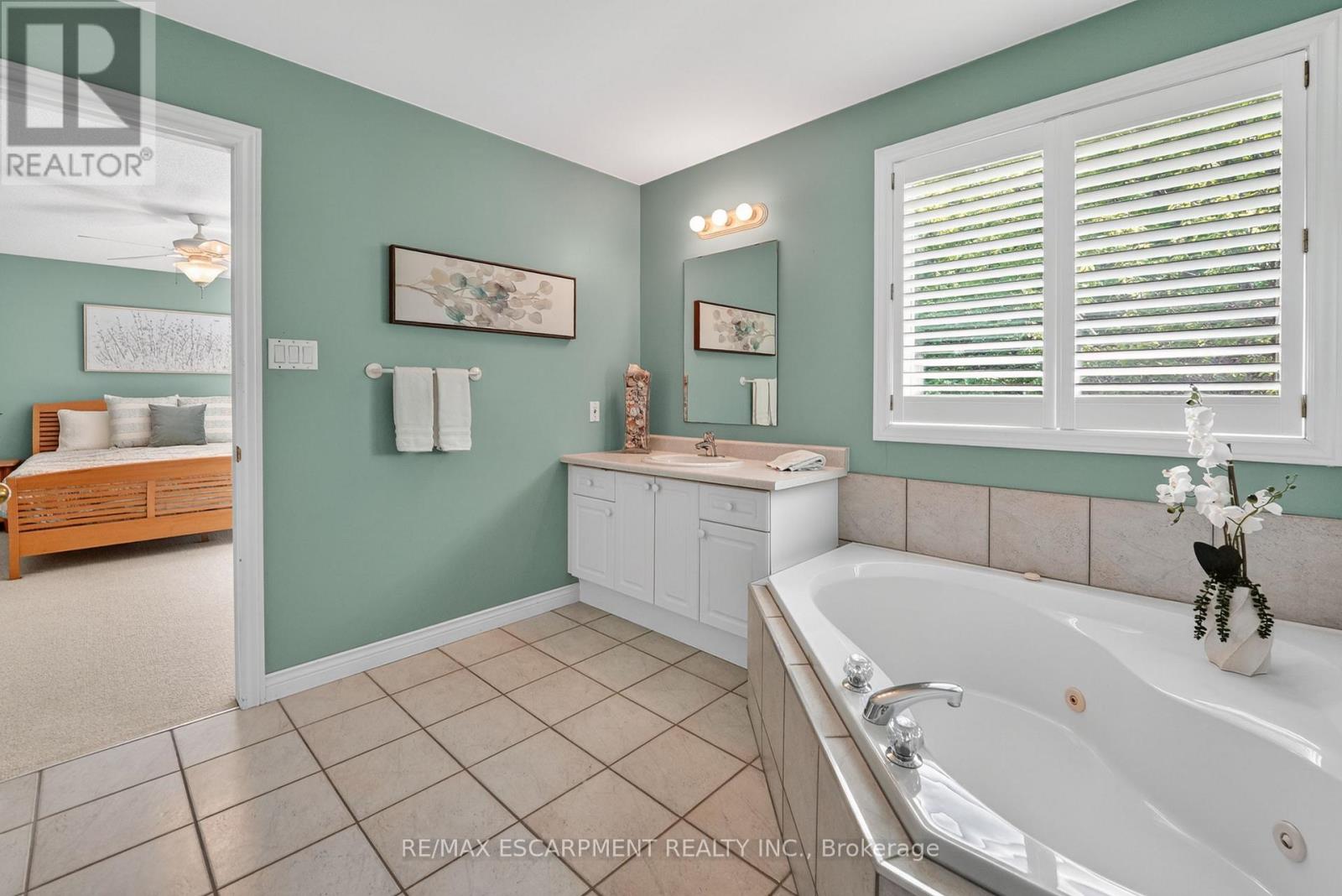 144 Dorchester Drive, Grimsby, Ontario  L3M 5J9 - Photo 18 - X13150822