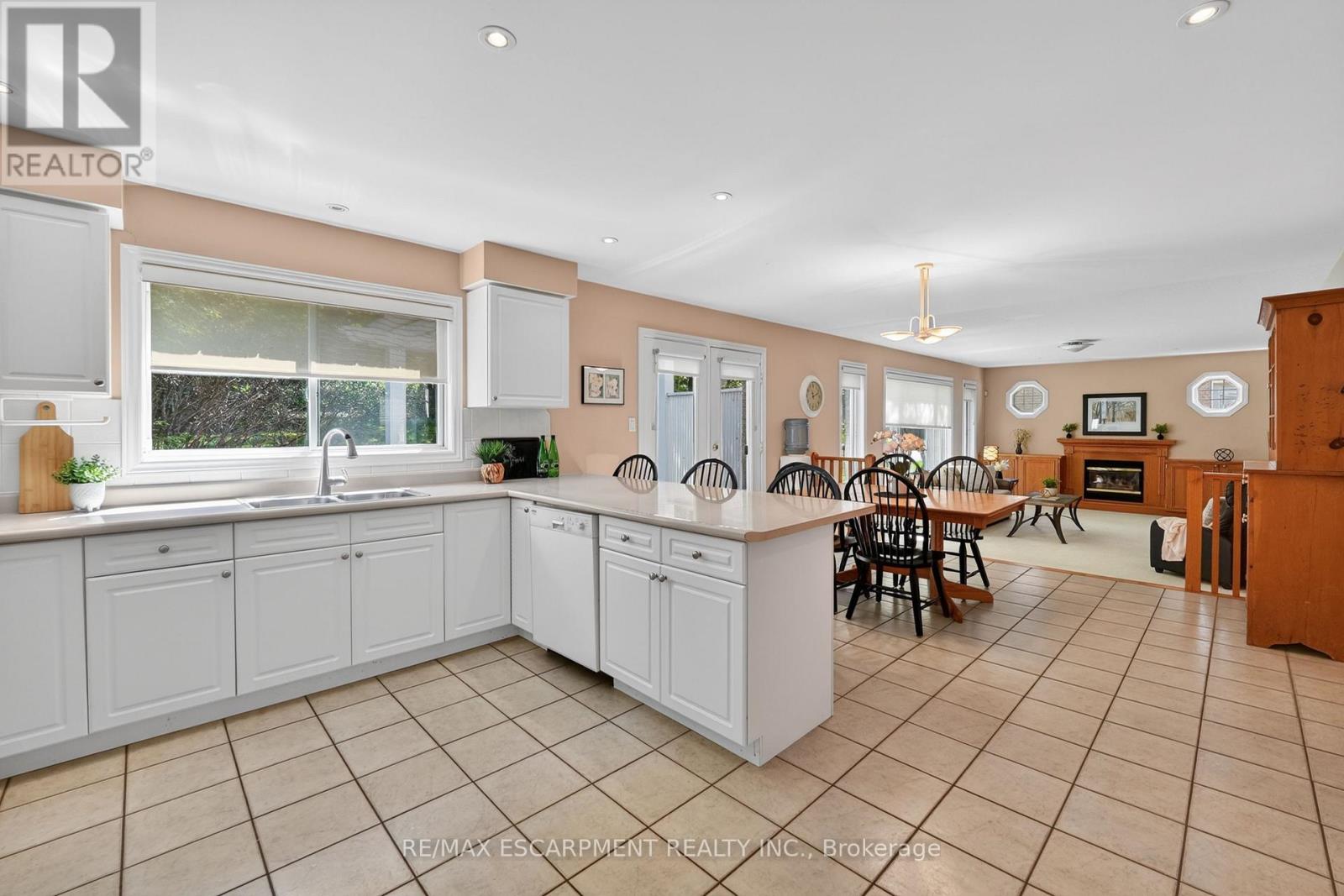 144 Dorchester Drive, Grimsby, Ontario  L3M 5J9 - Photo 7 - X13150822