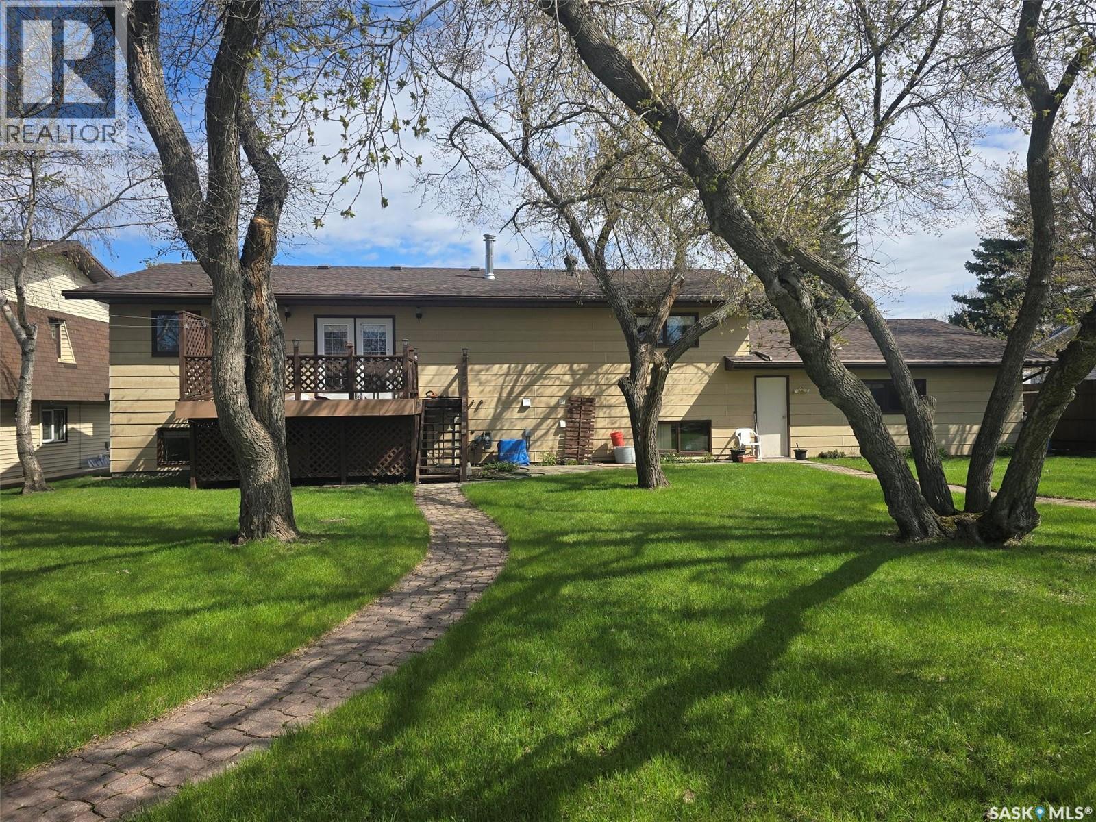 903 Assiniboia Avenue, Grenfell, Saskatchewan  S0G 2B0 - Photo 2 - SK026928