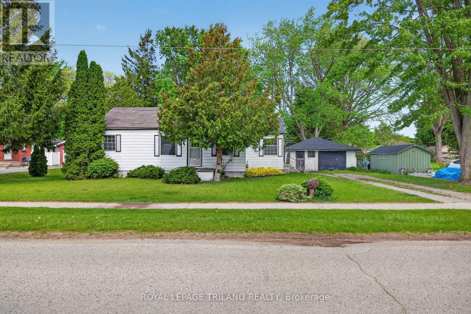 147 Burns Street, Strathroy-Caradoc, Ontario  N7G 1X4 - Photo 1 - X13151038