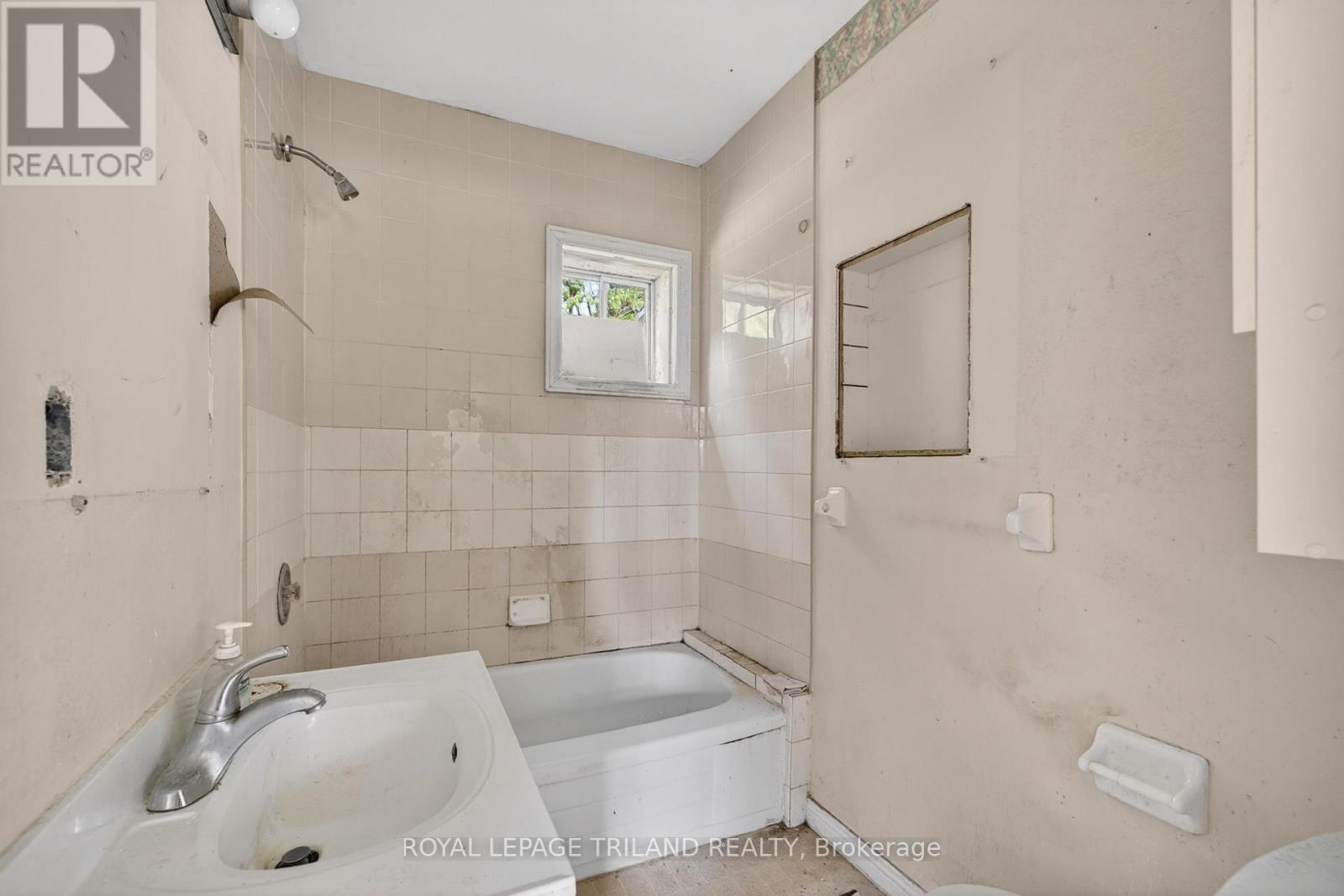 147 Burns Street, Strathroy-Caradoc, Ontario  N7G 1X4 - Photo 16 - X13151038