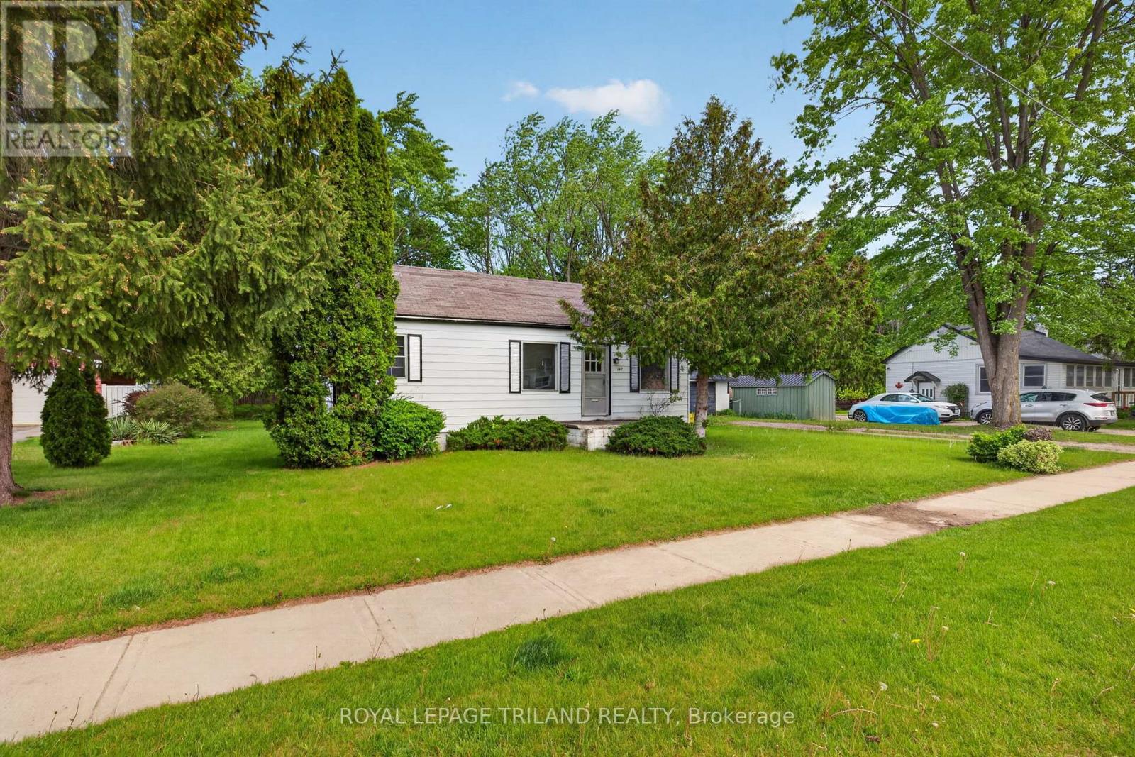 147 Burns Street, Strathroy-Caradoc, Ontario  N7G 1X4 - Photo 3 - X13151038