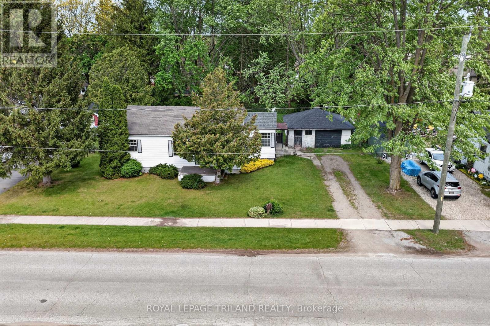 147 Burns Street, Strathroy-Caradoc, Ontario  N7G 1X4 - Photo 4 - X13151038
