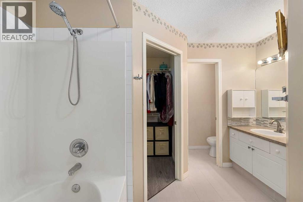 271 Citadel Meadow Grove NW, Calgary, Alberta  T3G 4K7 - Photo 11 - A2306113