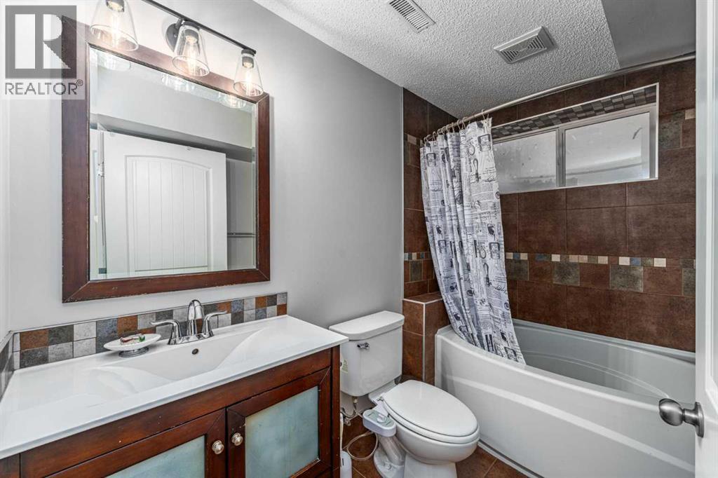 724 Luxstone Landing SW, Airdrie, Alberta  T4B 3L1 - Photo 27 - A2311638