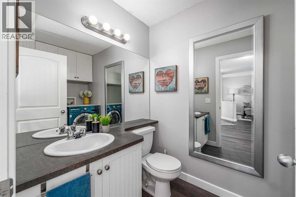 724 Luxstone Landing SW, Airdrie, Alberta  T4B 3L1 - Photo 14 - A2311638