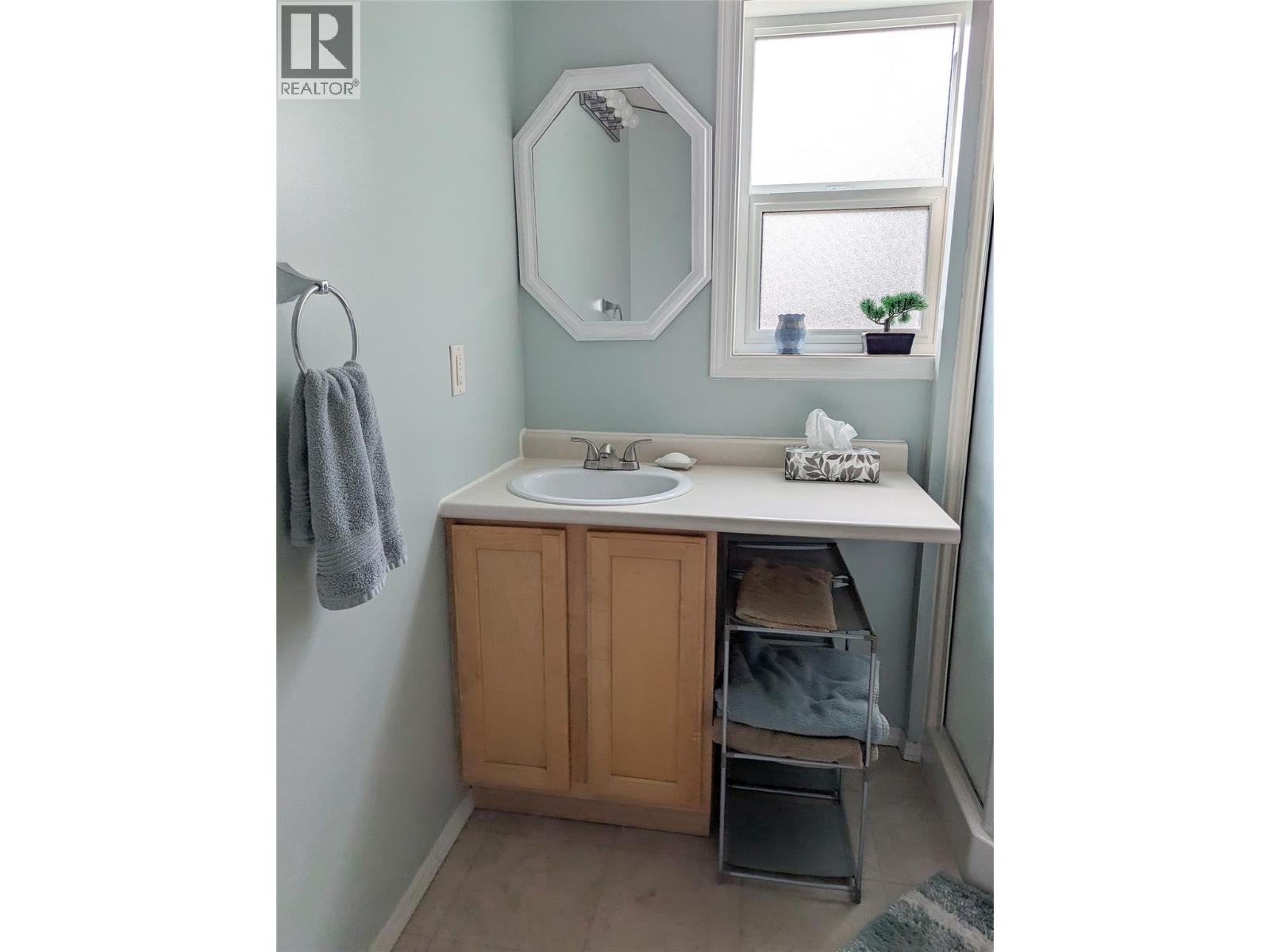 710 Ivy Street, Castlegar, British Columbia  V1N 2G4 - Photo 17 - 10379376