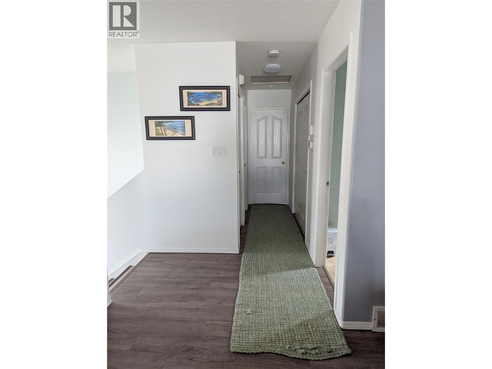 710 Ivy Street, Castlegar, British Columbia  V1N 2G4 - Photo 6 - 10379376