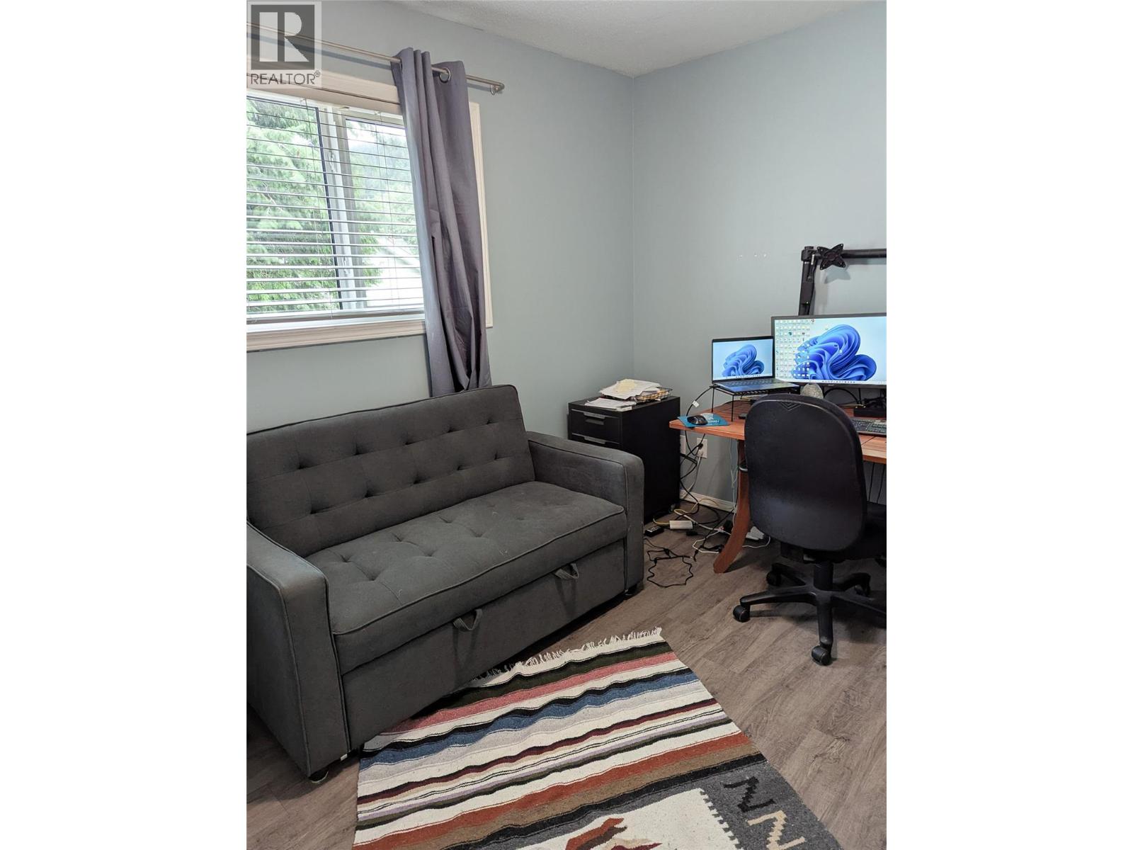 710 Ivy Street, Castlegar, British Columbia  V1N 2G4 - Photo 9 - 10379376