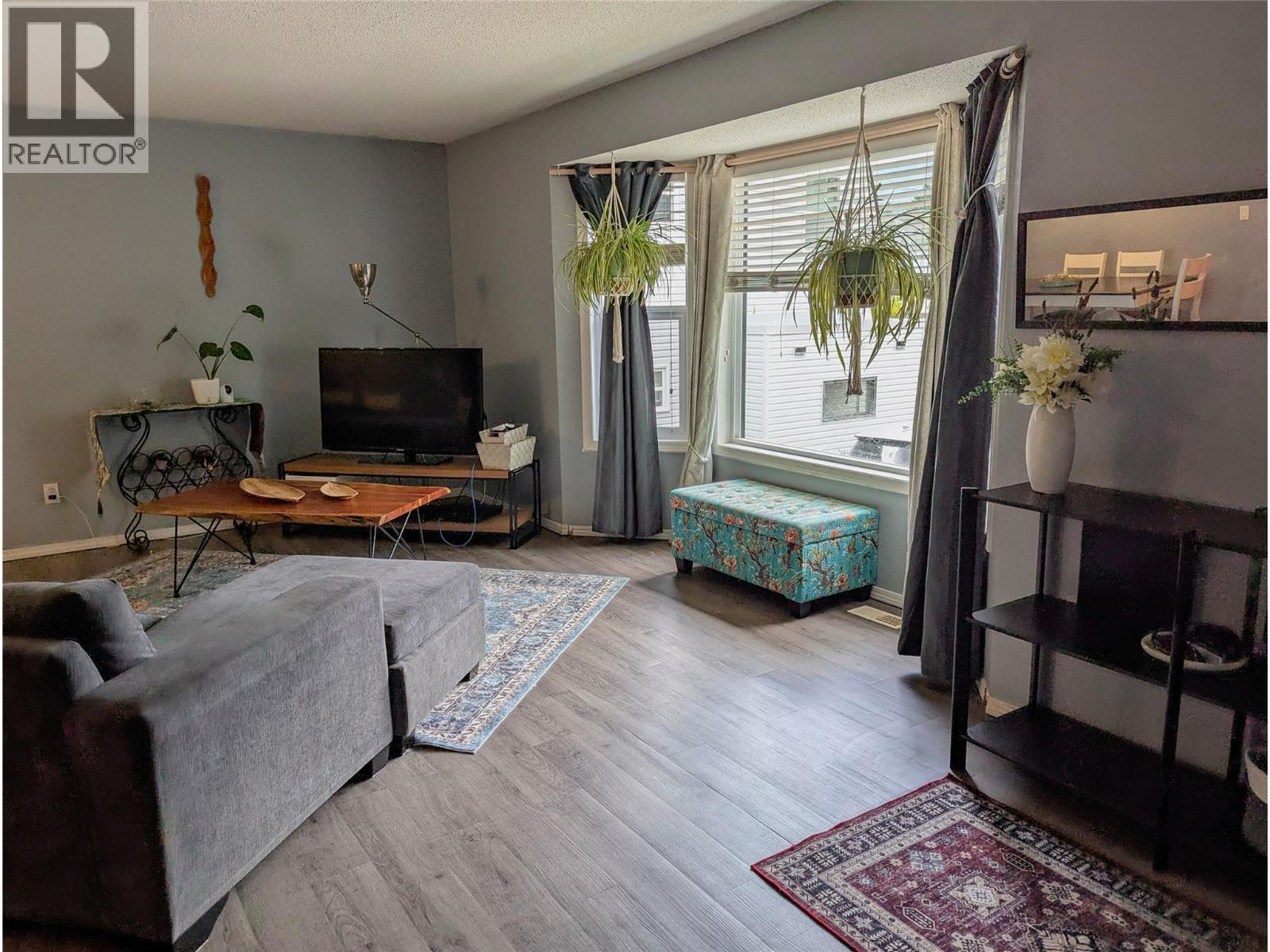 710 Ivy Street, Castlegar, British Columbia  V1N 2G4 - Photo 2 - 10379376
