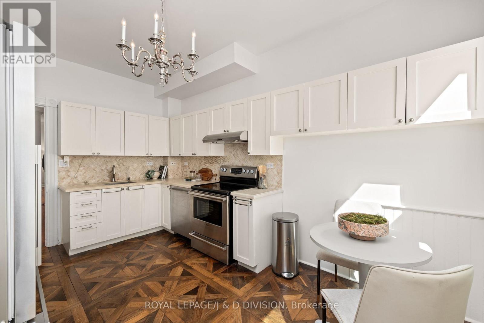 477 Roxton Road, Toronto, Ontario  M6G 3R5 - Photo 11 - C13112044