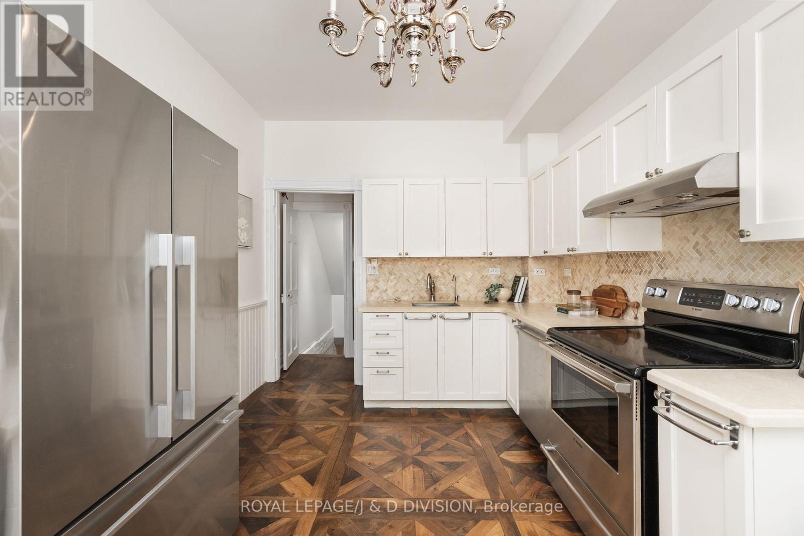 477 Roxton Road, Toronto, Ontario  M6G 3R5 - Photo 12 - C13112044