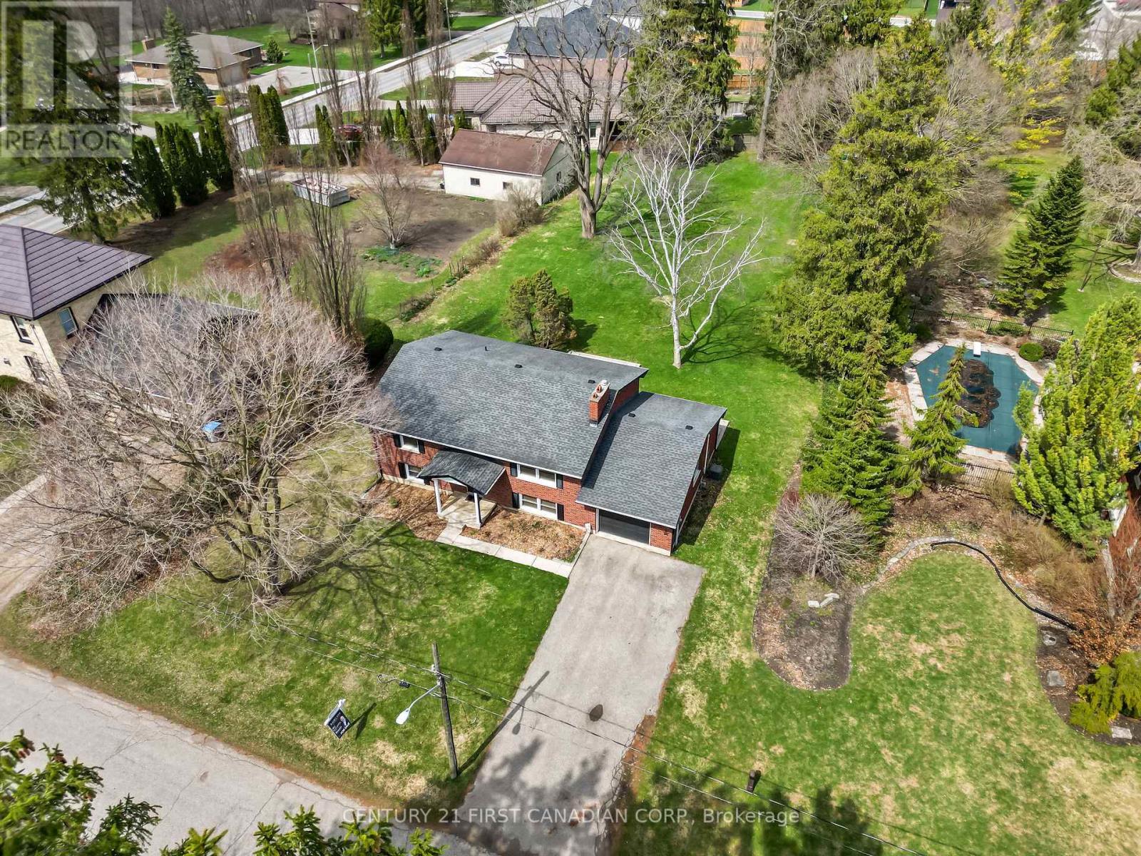 180 Church Street, North Middlesex, Ontario  N0M 1A0 - Photo 1 - X13011536