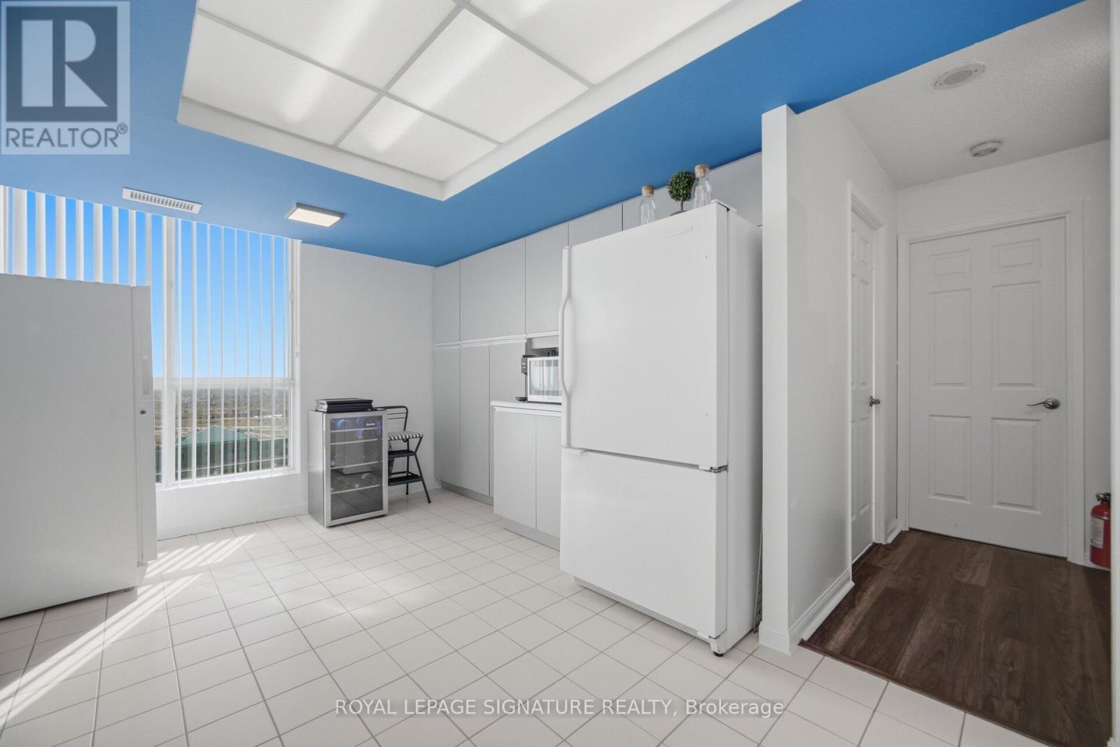 2310 - 55 Kingsbridge Garden Circle, Mississauga, Ontario  L5R 1Y1 - Photo 11 - W13123086