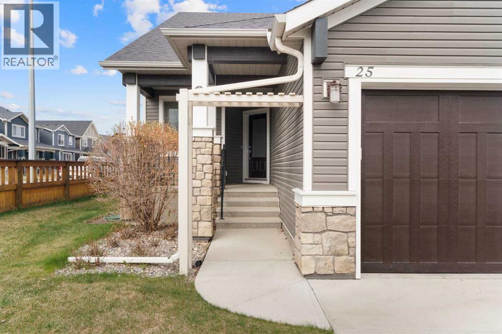 25 Fireside Landing, Cochrane, Alberta  T4C 0V9 - Photo 3 - A2285252