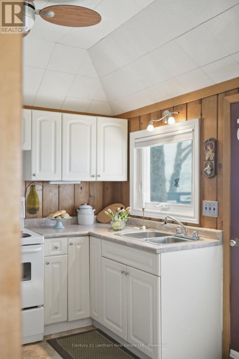 1051 Lakeside Drive, Prince Edward County, Ontario  K0K 1T0 - Photo 13 - X13150976