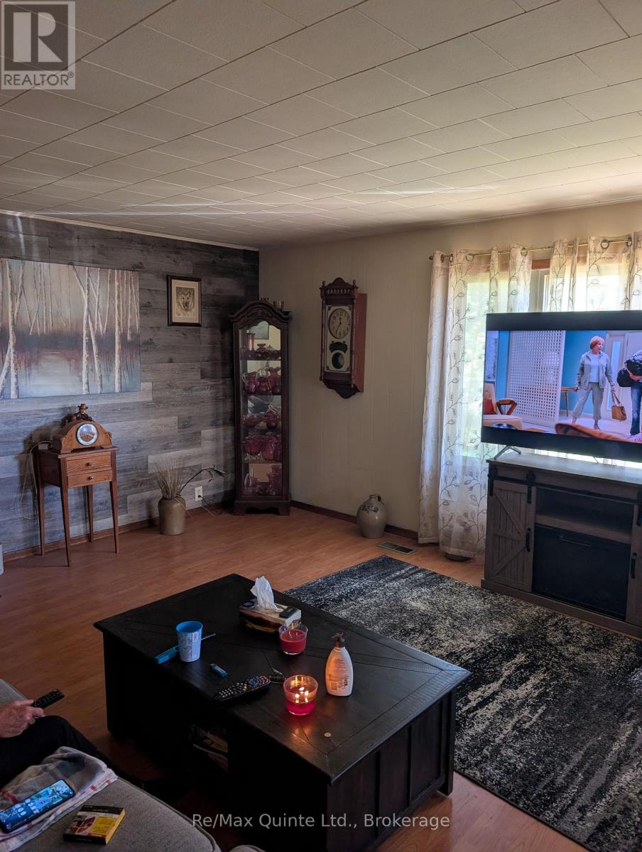 566 Old Milford Road, Prince Edward County, Ontario  K0K 2T0 - Photo 11 - X13151004