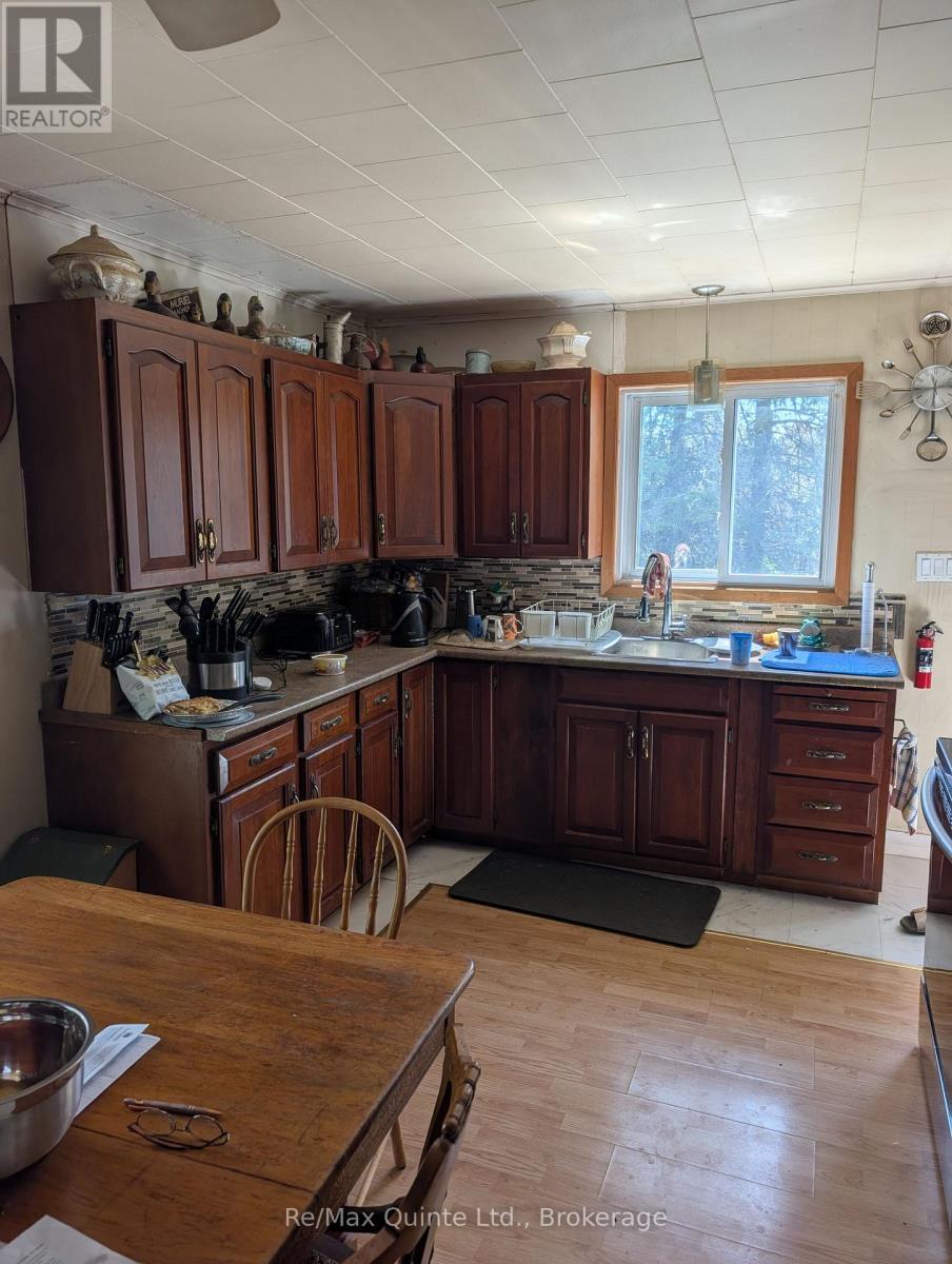 566 Old Milford Road, Prince Edward County, Ontario  K0K 2T0 - Photo 13 - X13151004