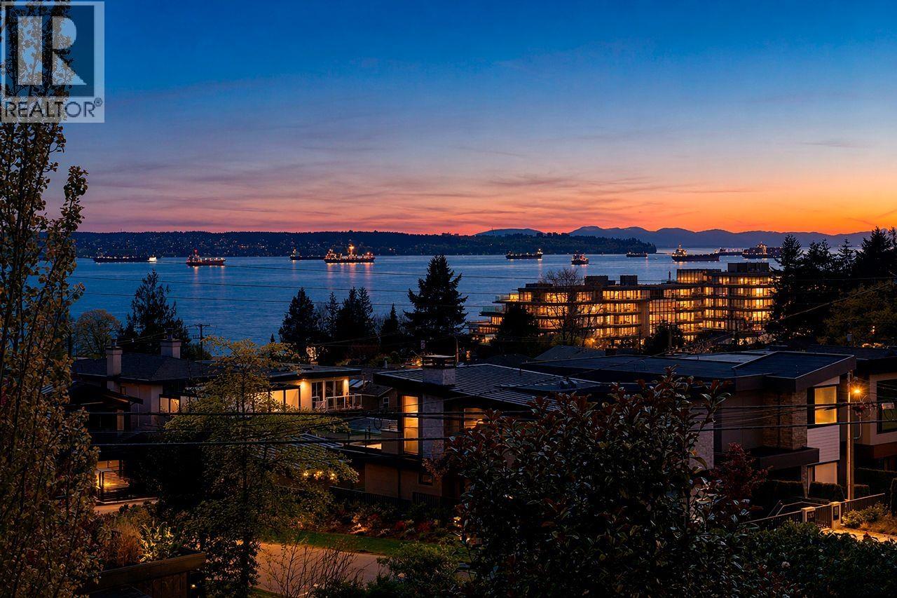 1183 Duchess Avenue, West Vancouver, British Columbia  V7T 1H1 - Photo 2 - R3114681