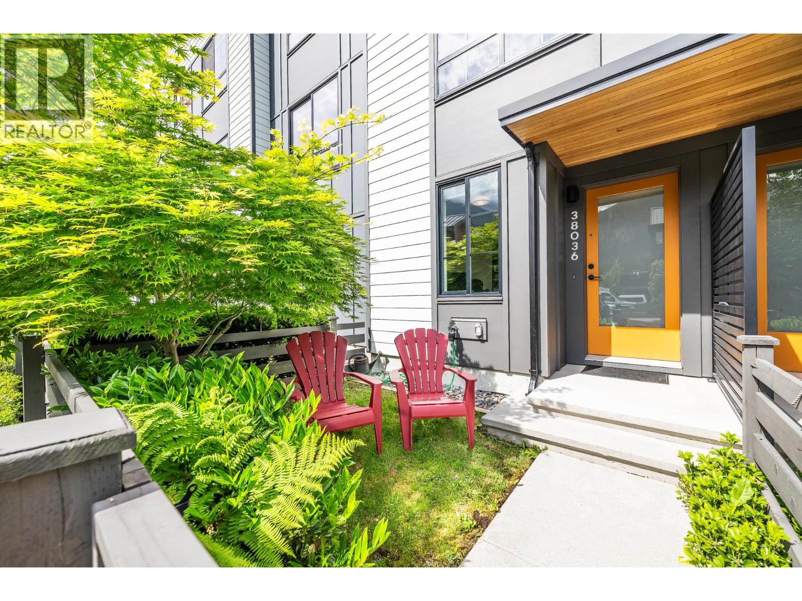 38036 Keel Way, Squamish, British Columbia  V8B 2A1 - Photo 3 - R3125640