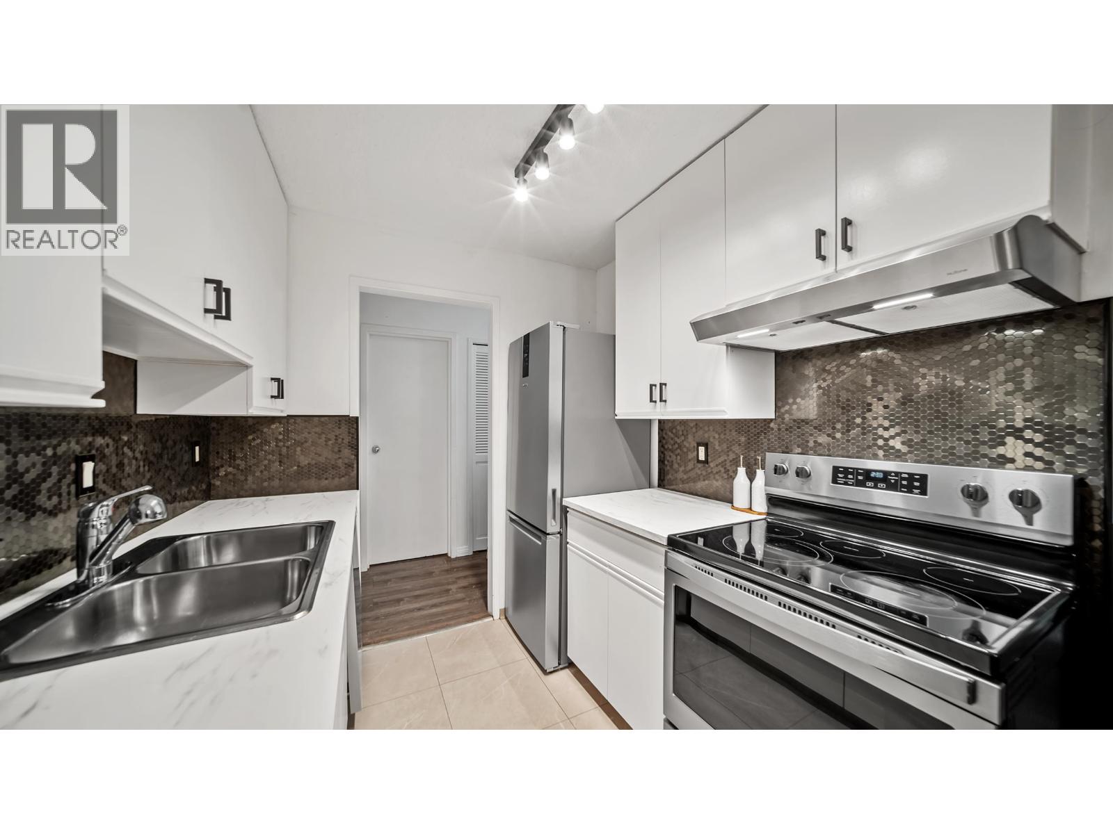214 5340 Hastings Street, Burnaby, British Columbia  V5B 1R1 - Photo 14 - R3125650