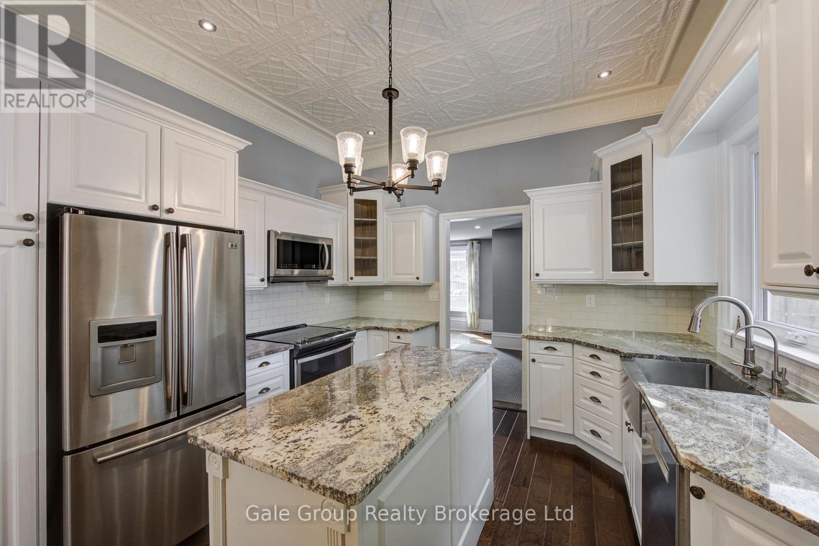 155 Vansittart Avenue, Woodstock, Ontario  N4S 6E7 - Photo 8 - X12919162