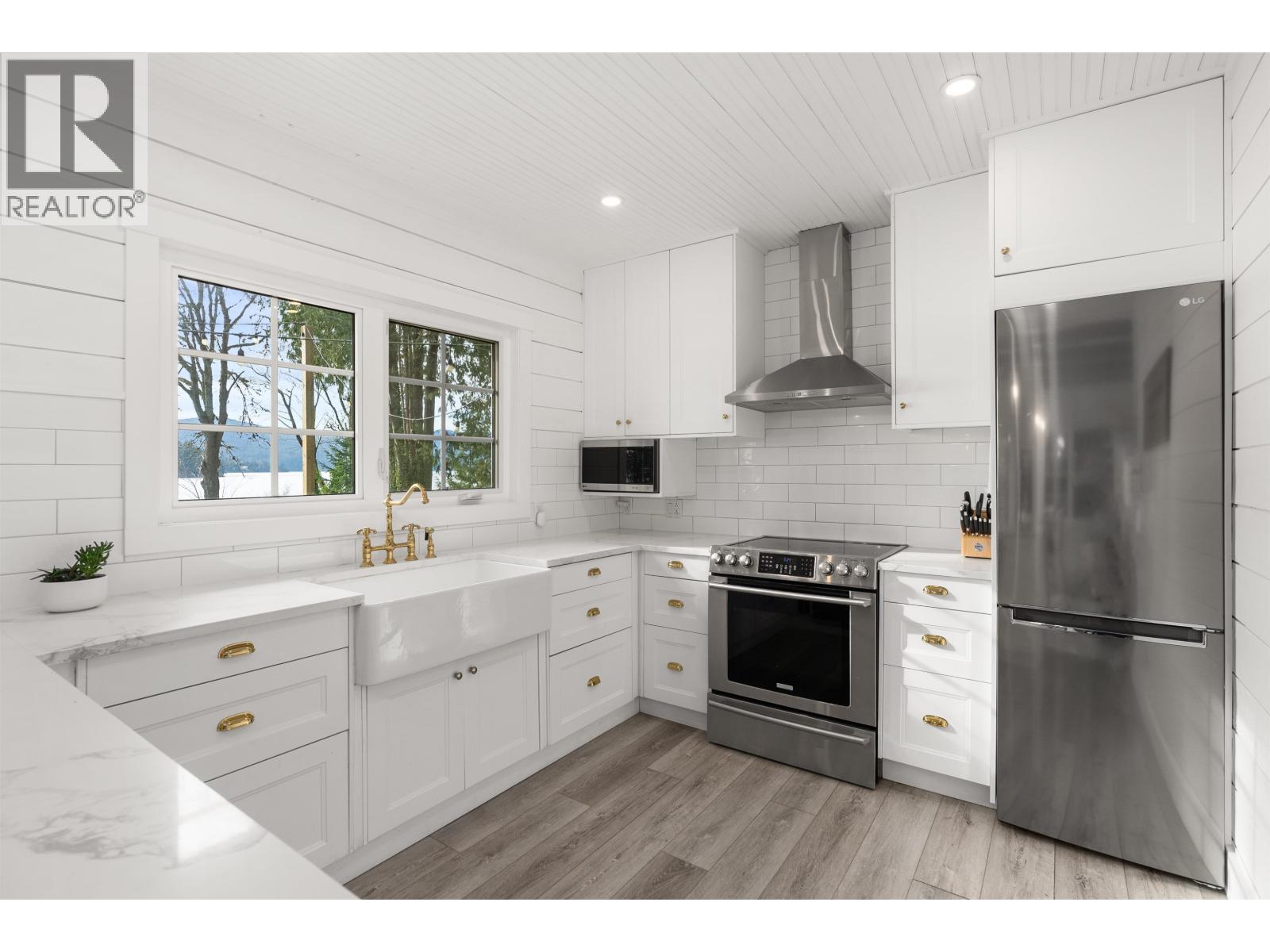 6129 Sechelt Inlet Road, Sechelt, British Columbia  V7Z 0L3 - Photo 14 - R3125659