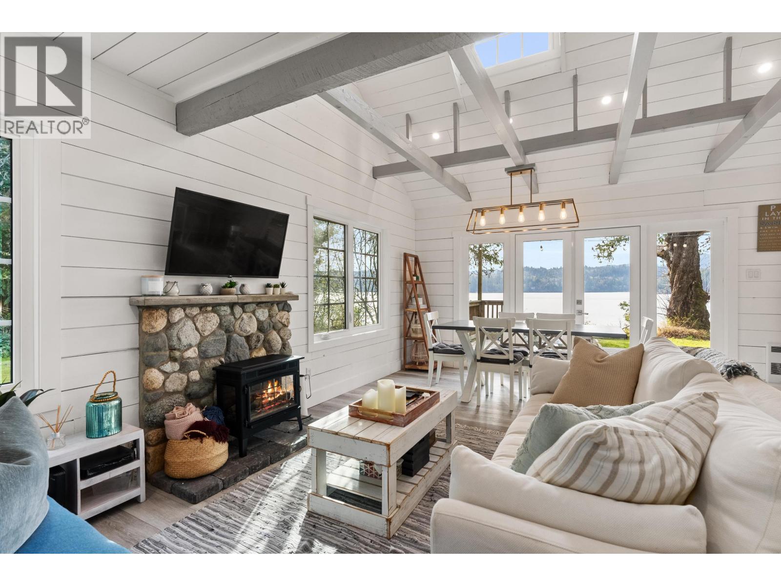 6129 Sechelt Inlet Road, Sechelt, British Columbia  V7Z 0L3 - Photo 3 - R3125659