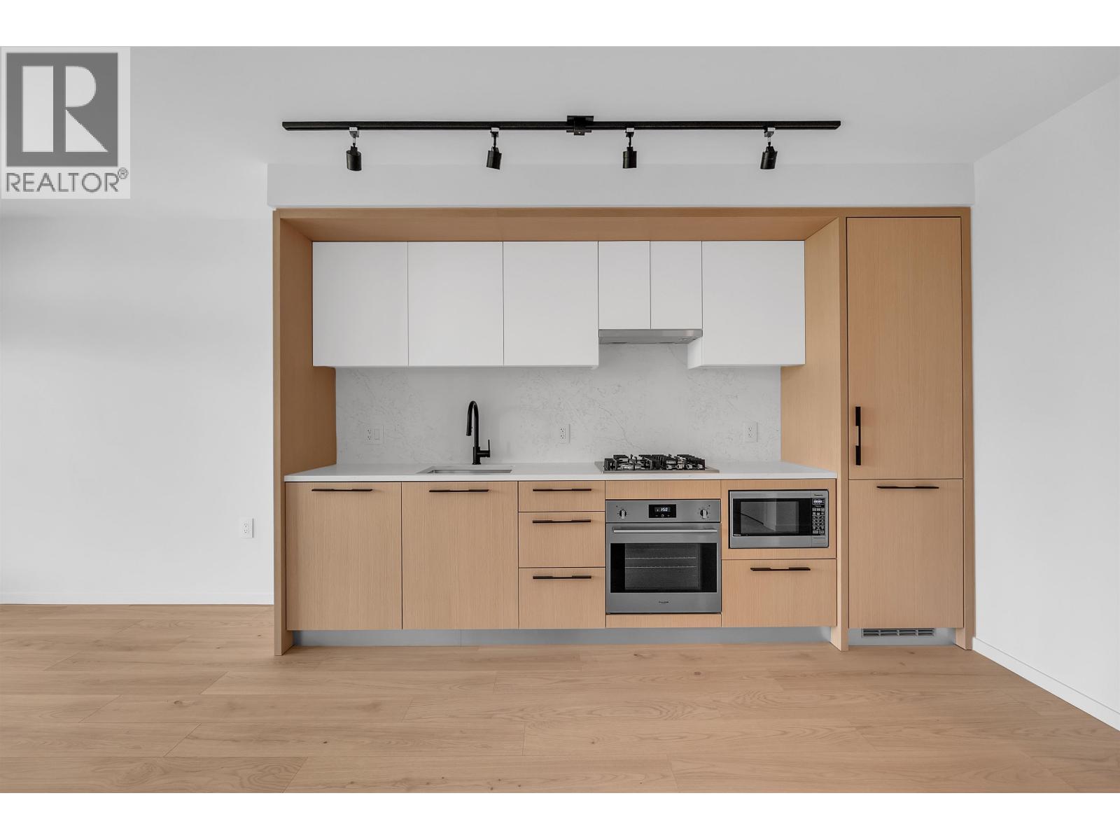 7xx 2729 Kingsway, Vancouver, British Columbia  V5R 0M6 - Photo 2 - R3125688